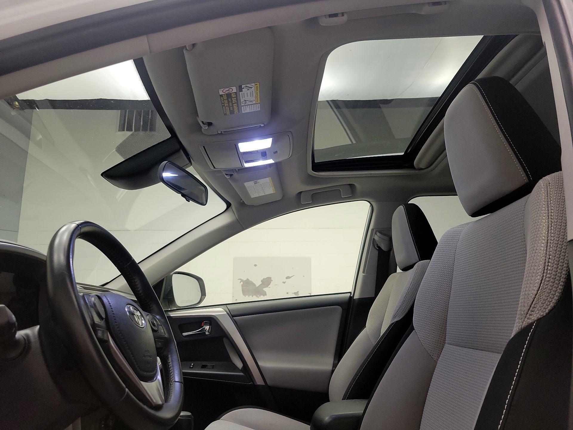 Thumbnail: 2016 Toyota RAV4 - 20