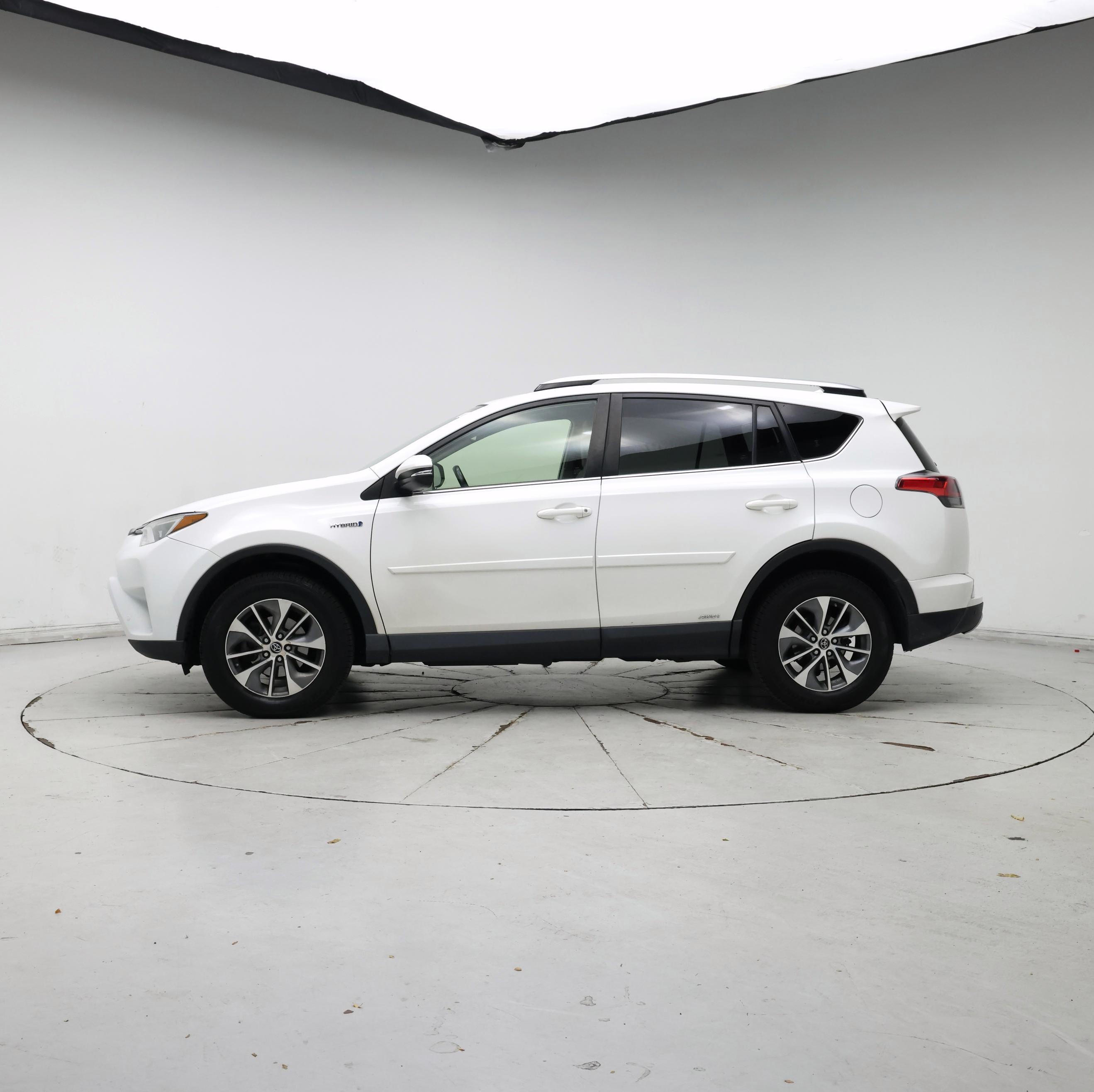 Thumbnail: 2016 Toyota RAV4 - 3