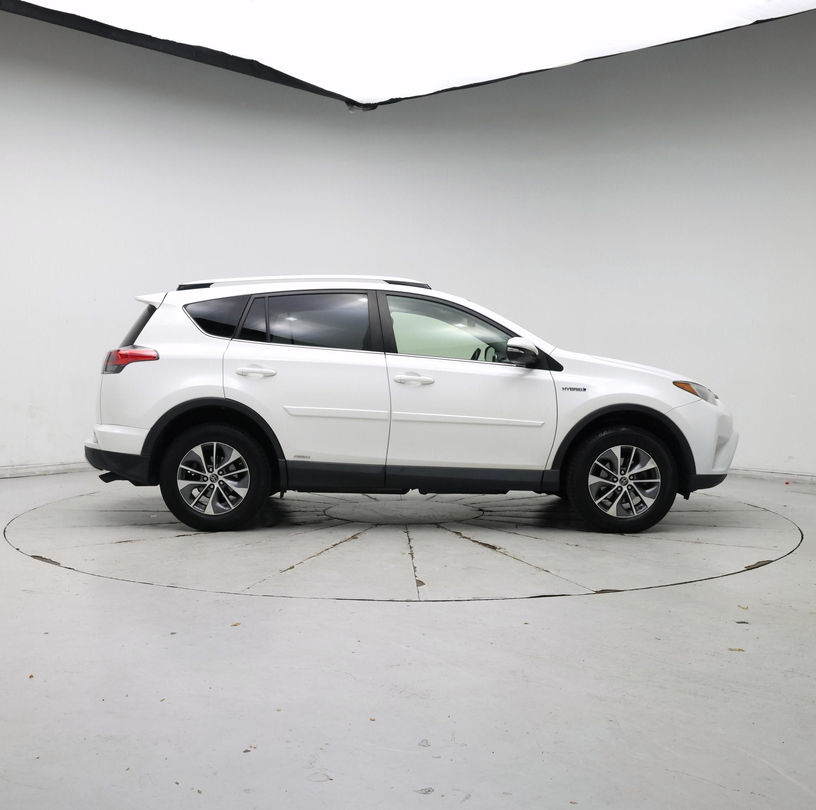 Thumbnail: 2016 Toyota RAV4 - 7