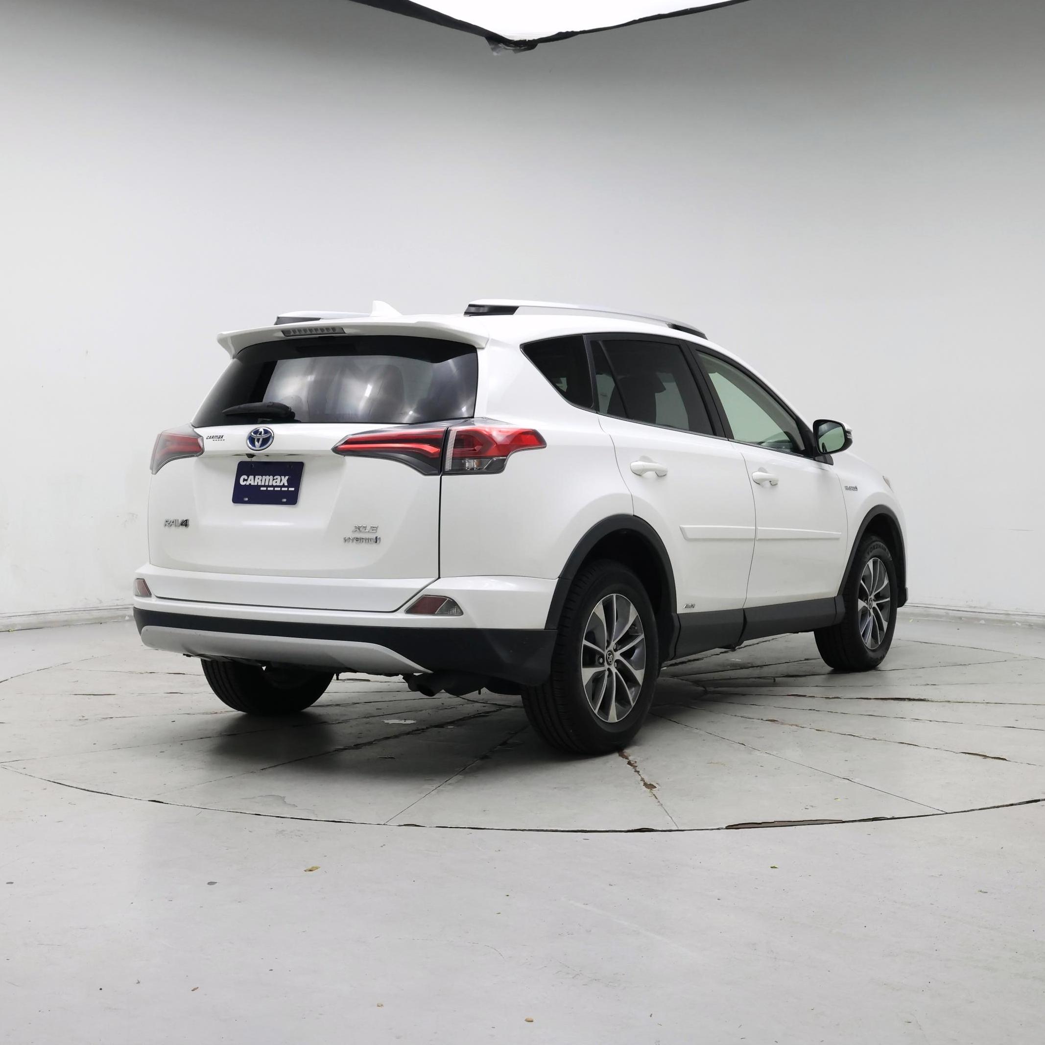 Thumbnail: 2016 Toyota RAV4 - 8