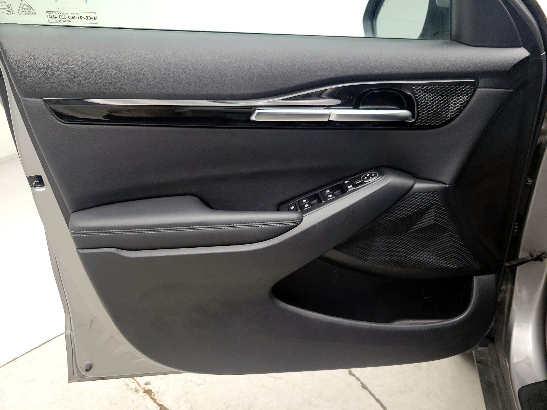 Thumbnail: 2023 Kia Seltos - 12