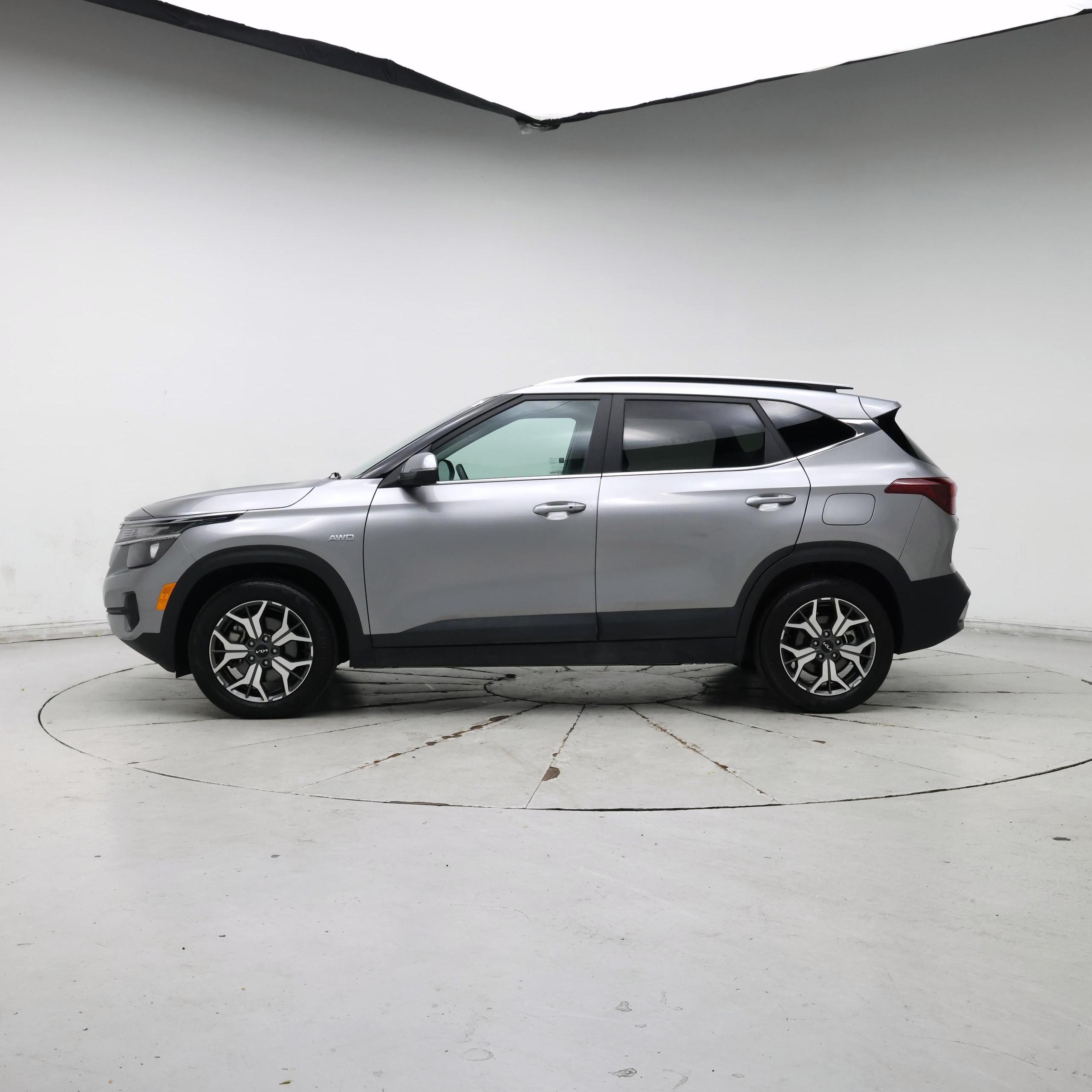 Thumbnail: 2023 Kia Seltos - 3