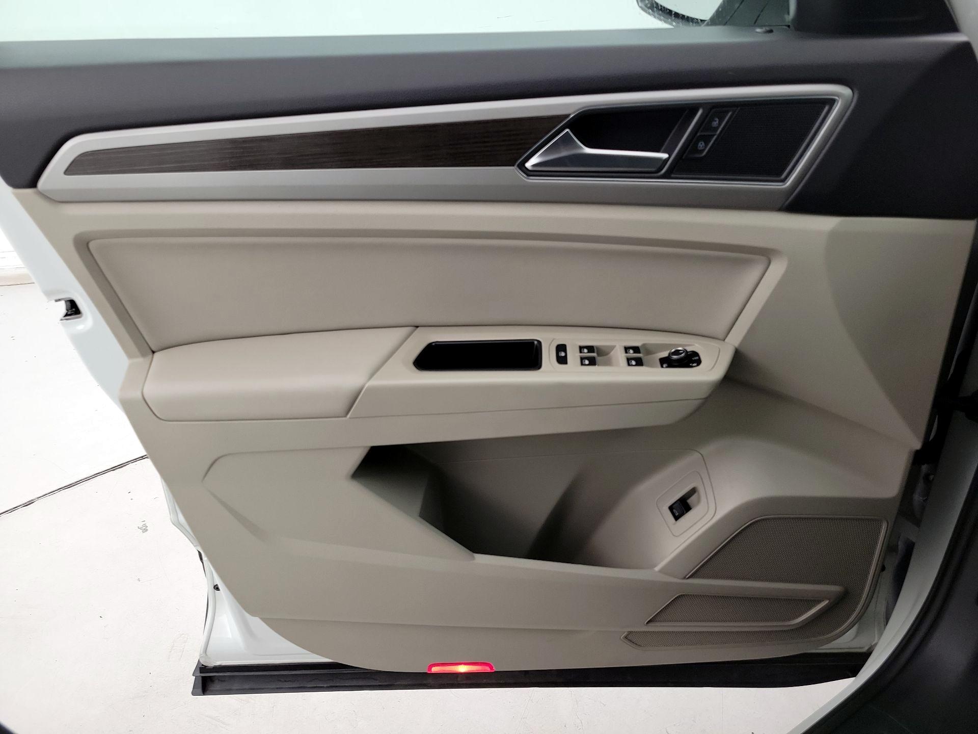 Thumbnail: 2019 Volkswagen Atlas - 12