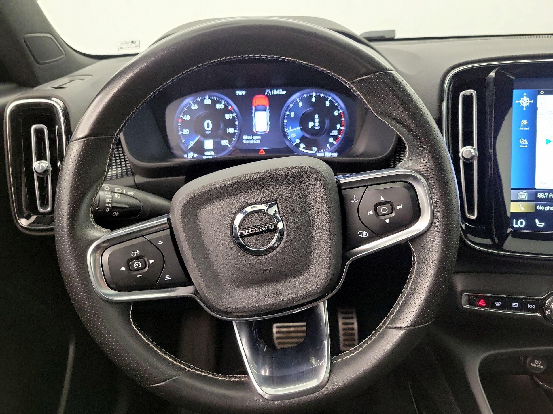 Thumbnail: 2021 Volvo XC40 - 10