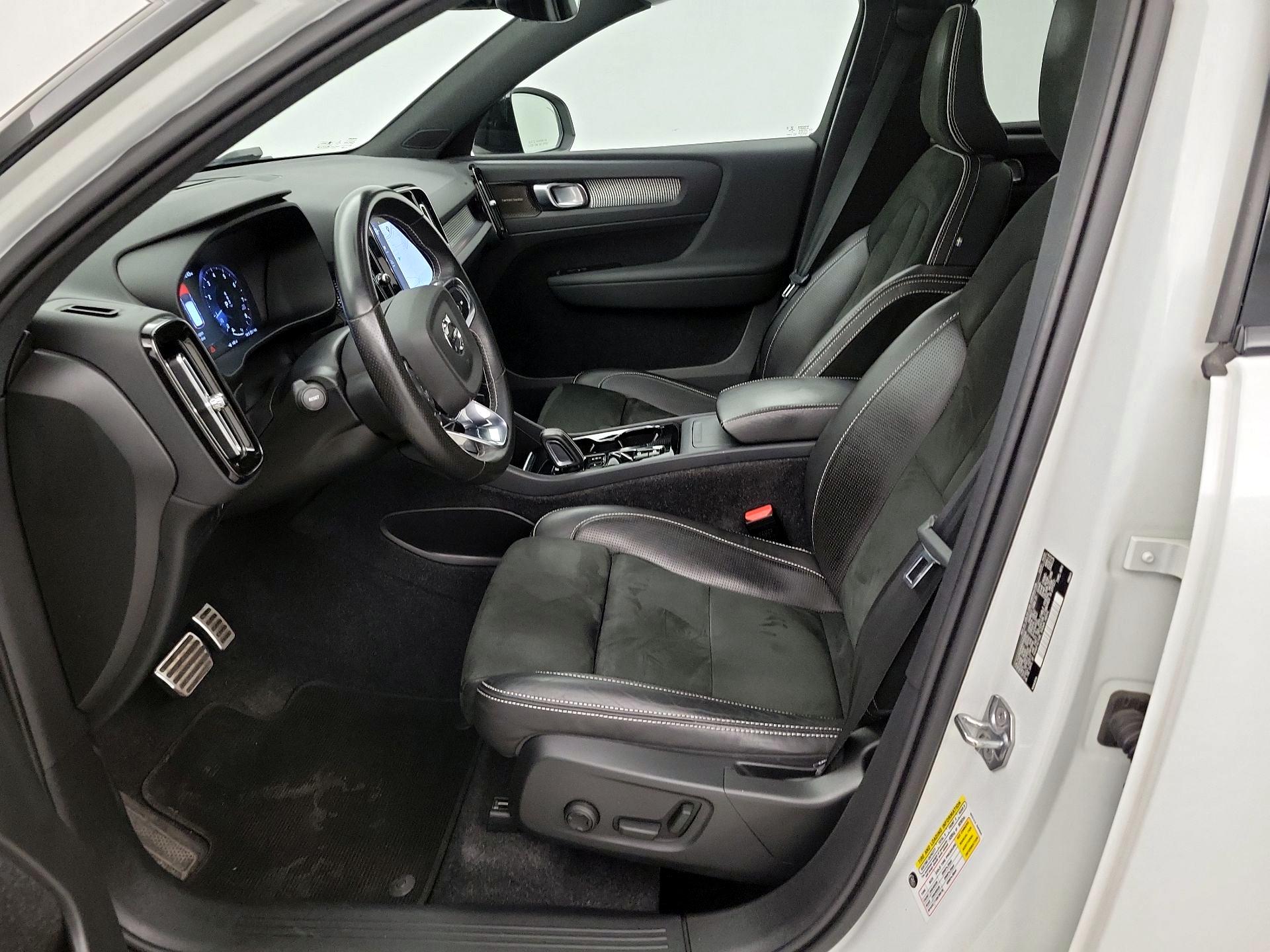 Thumbnail: 2021 Volvo XC40 - 11