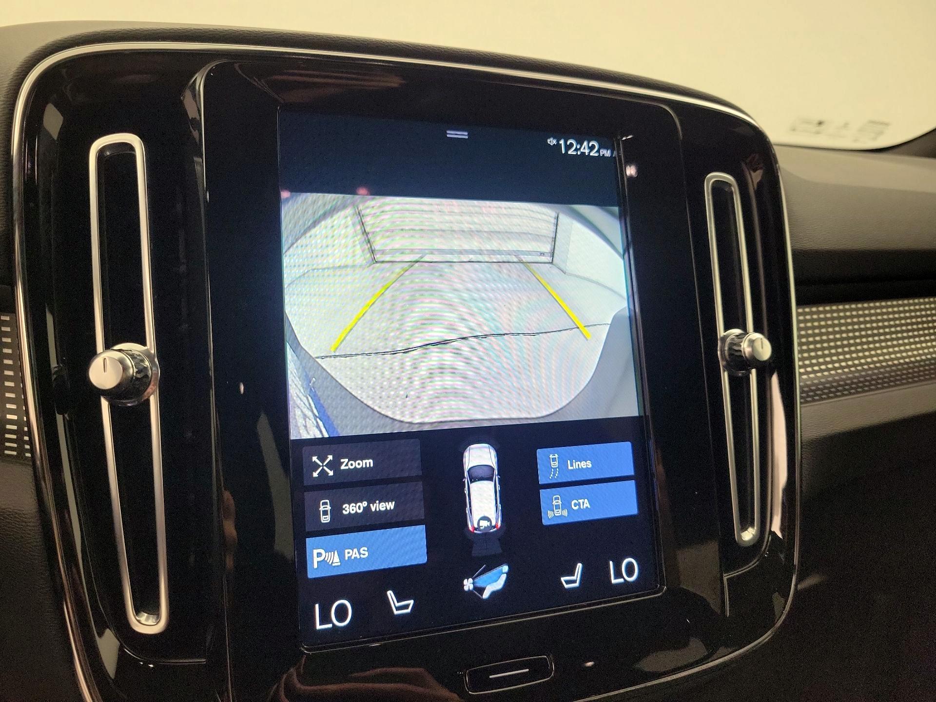 Thumbnail: 2021 Volvo XC40 - 15