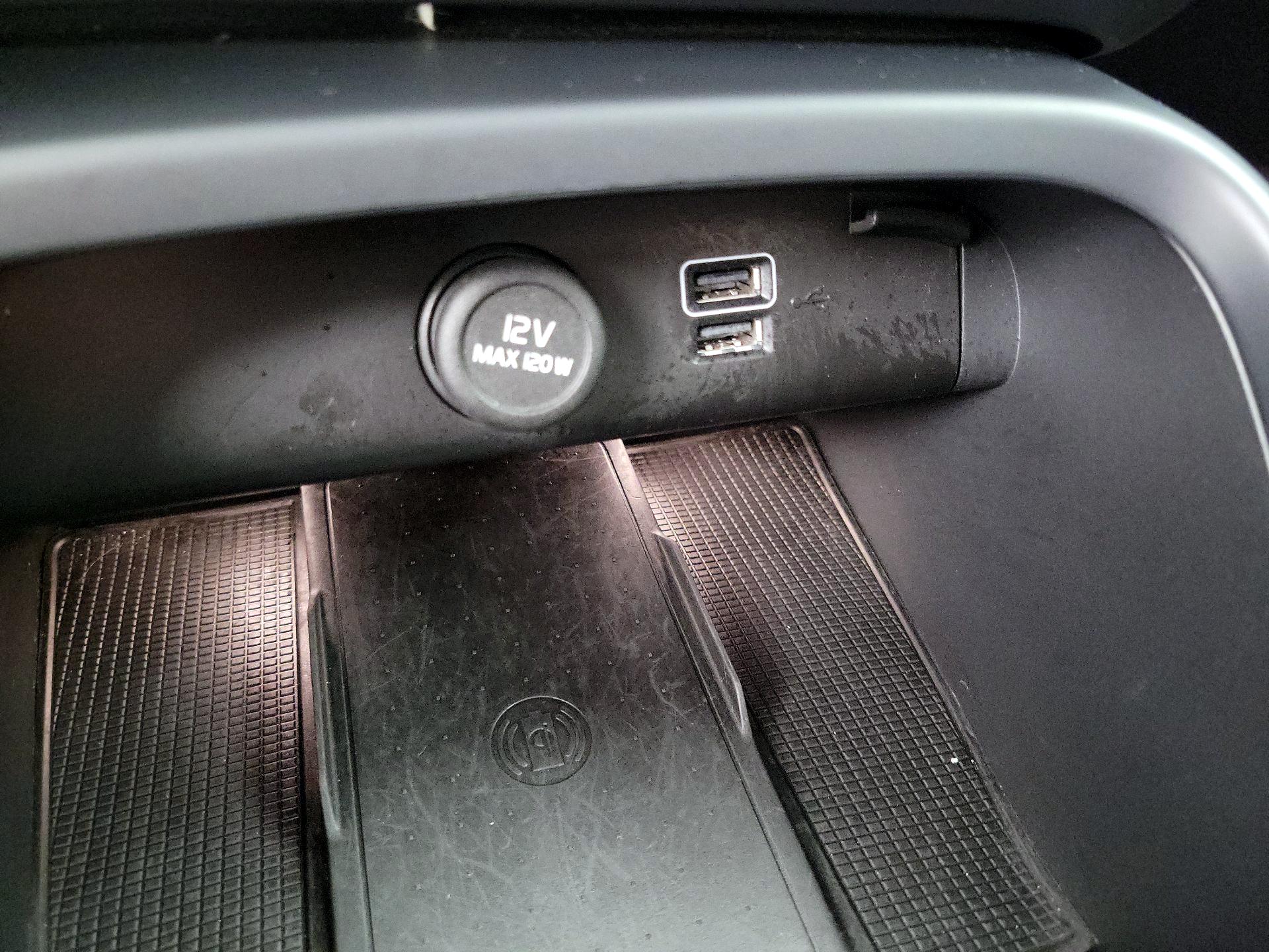 Thumbnail: 2021 Volvo XC40 - 19