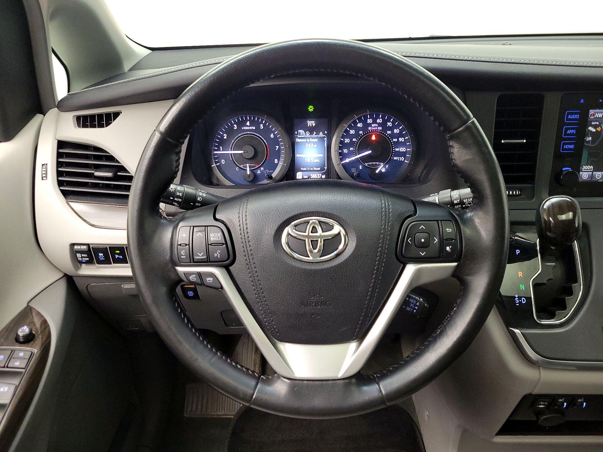 Thumbnail: 2015 Toyota Sienna - 10