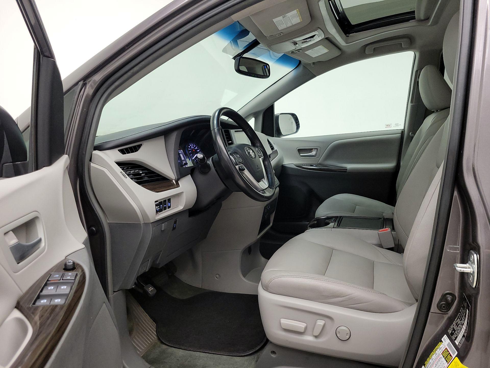 Thumbnail: 2015 Toyota Sienna - 11