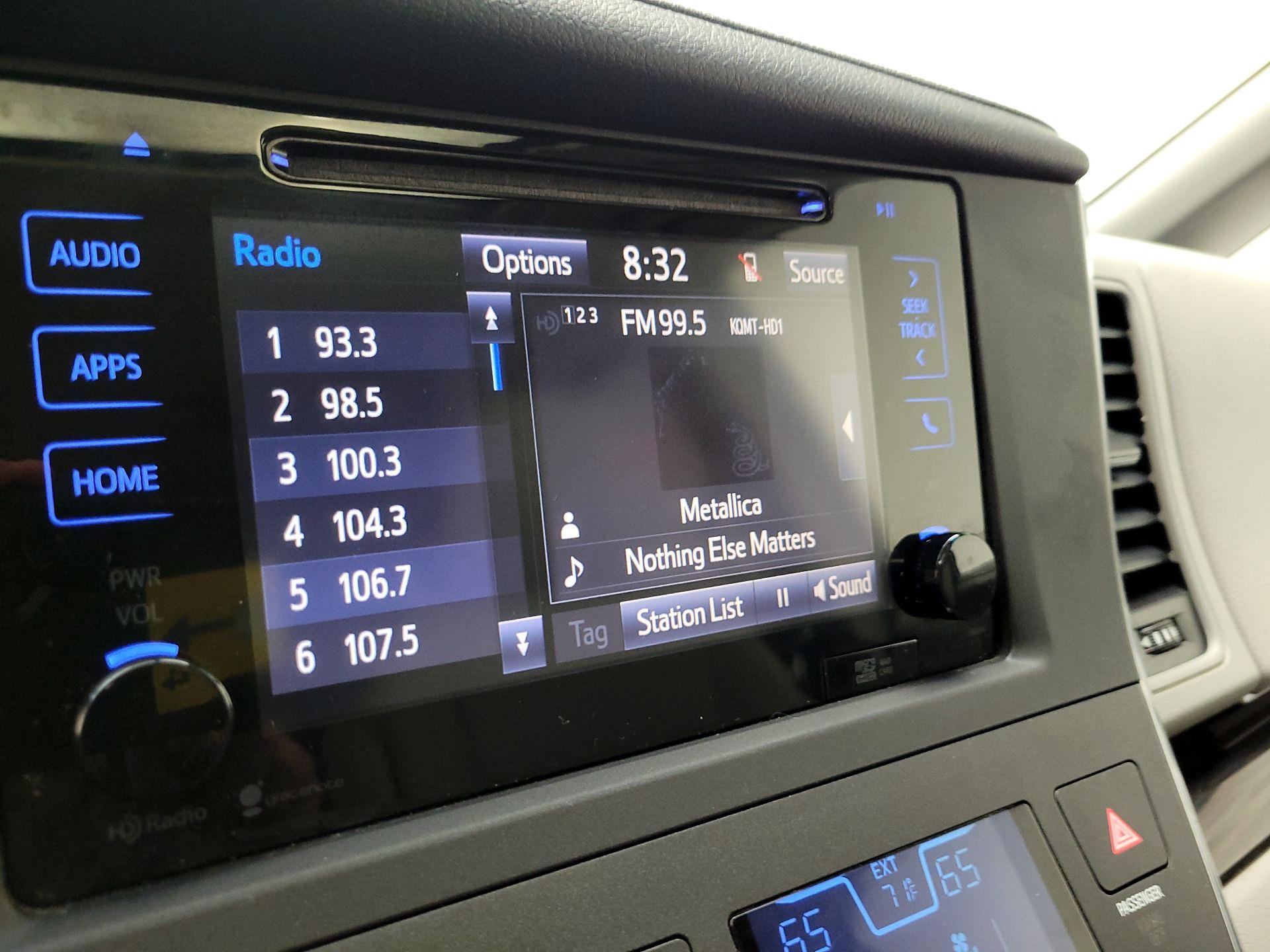 Thumbnail: 2015 Toyota Sienna - 16