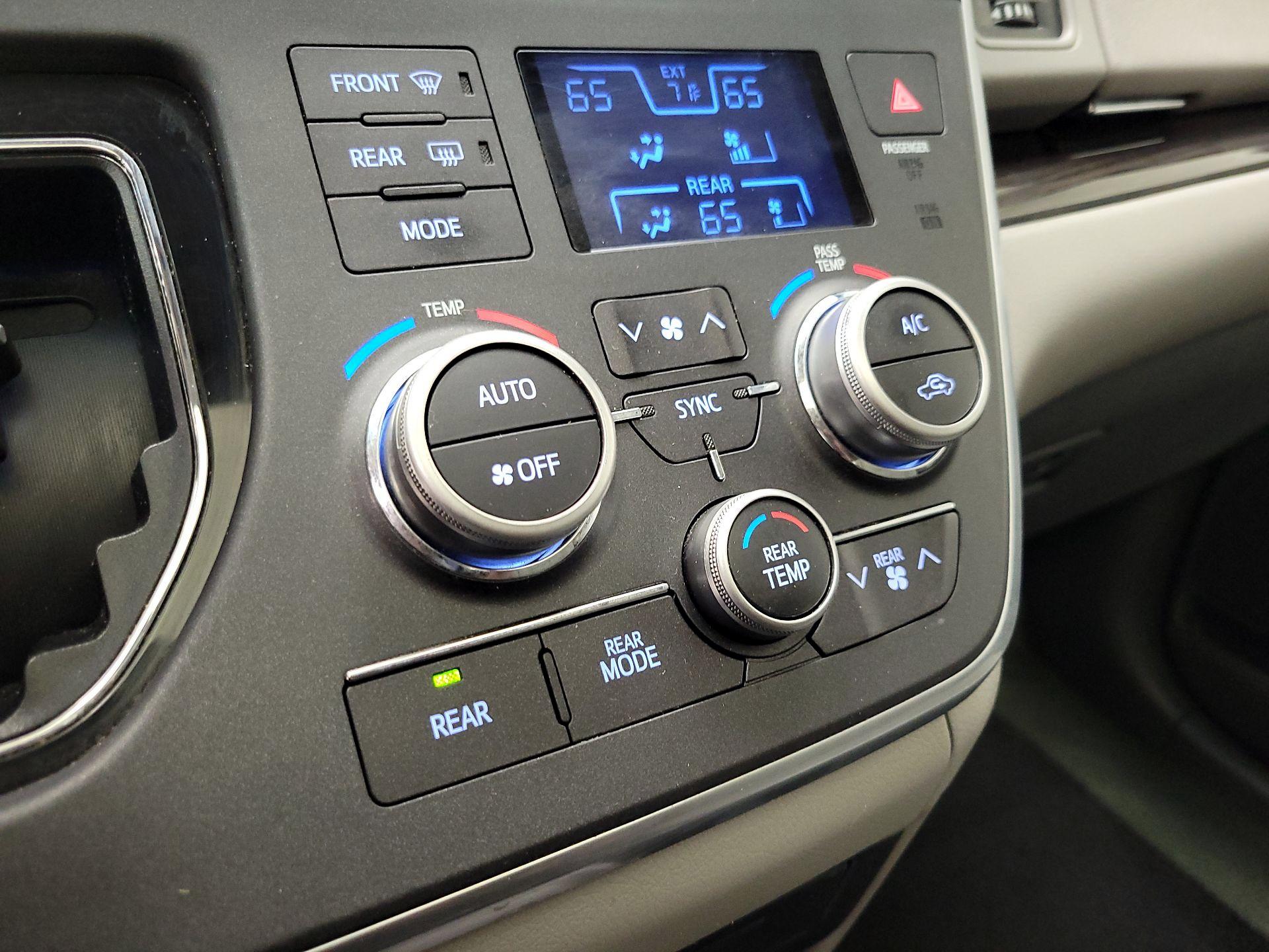Thumbnail: 2015 Toyota Sienna - 17