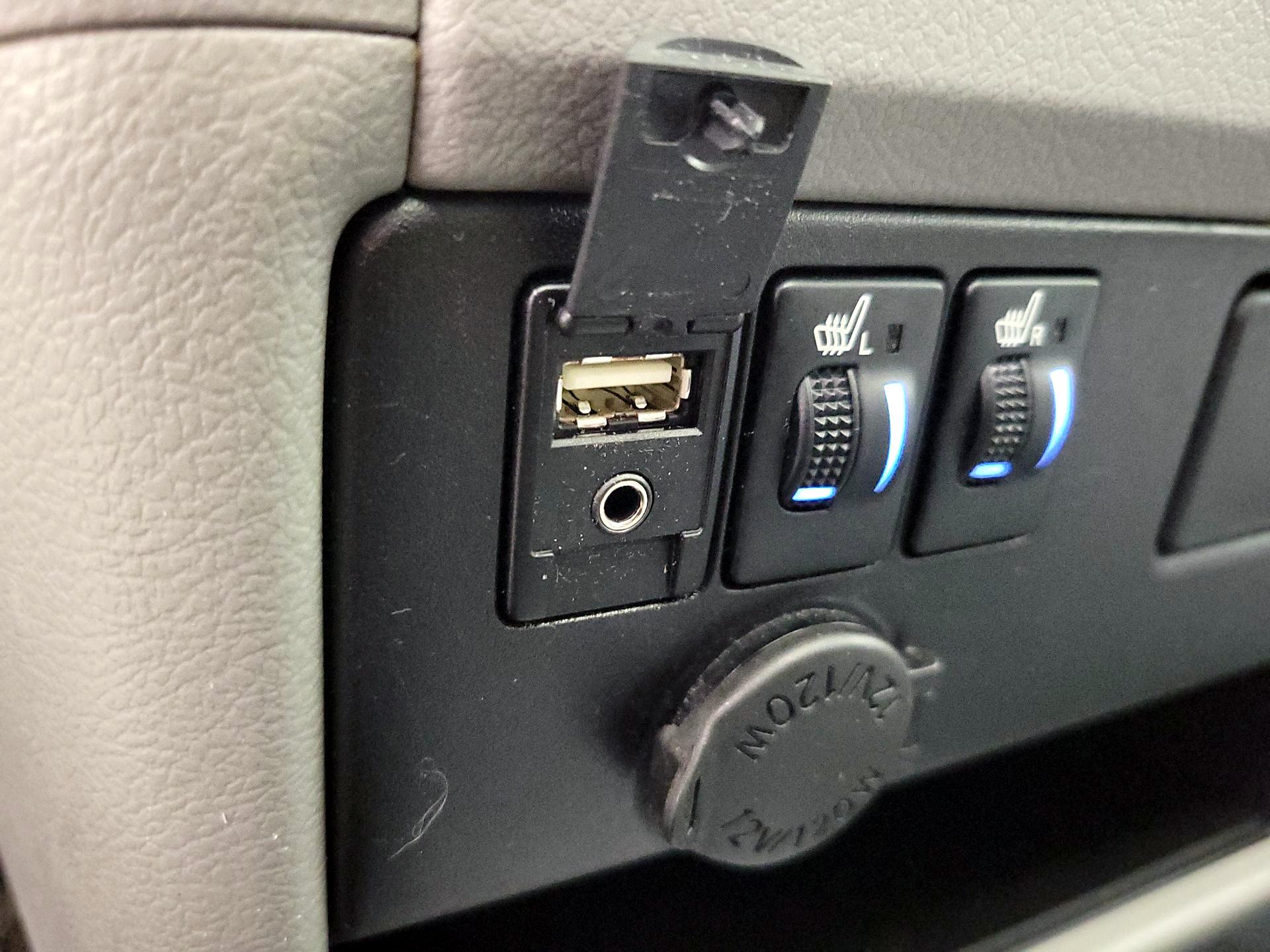Thumbnail: 2015 Toyota Sienna - 19