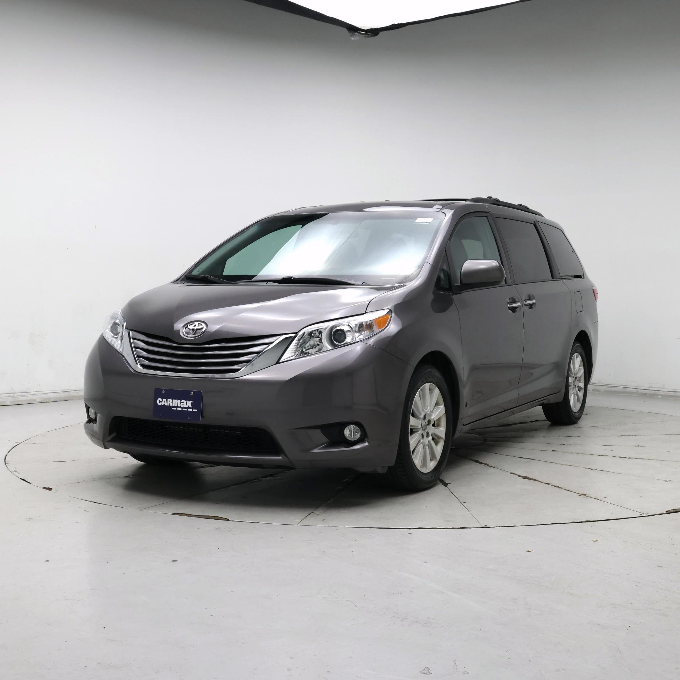 Thumbnail: 2015 Toyota Sienna - 4