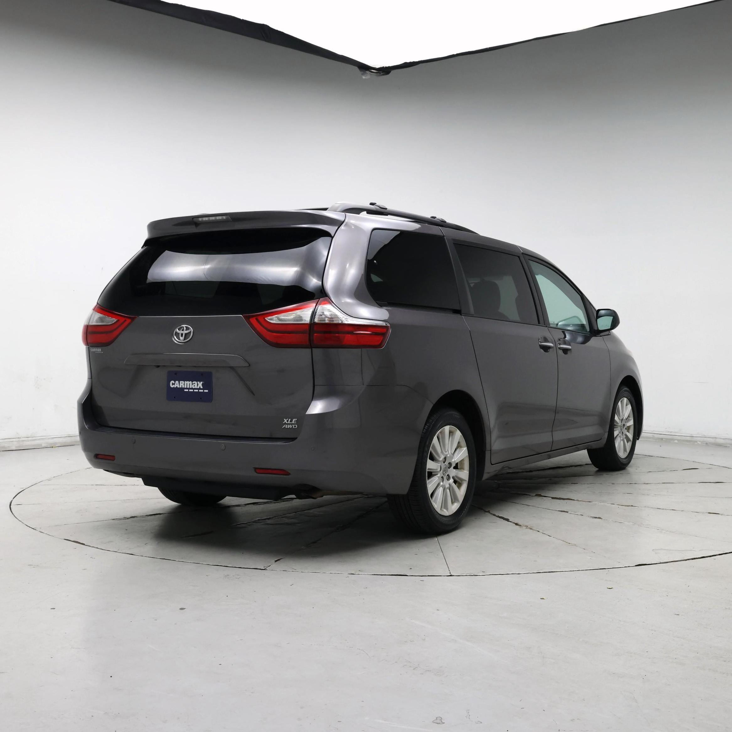 Thumbnail: 2015 Toyota Sienna - 8