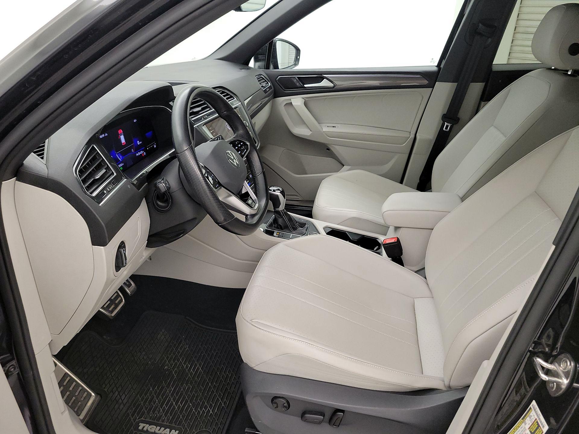 Thumbnail: 2022 Volkswagen Tiguan - 11