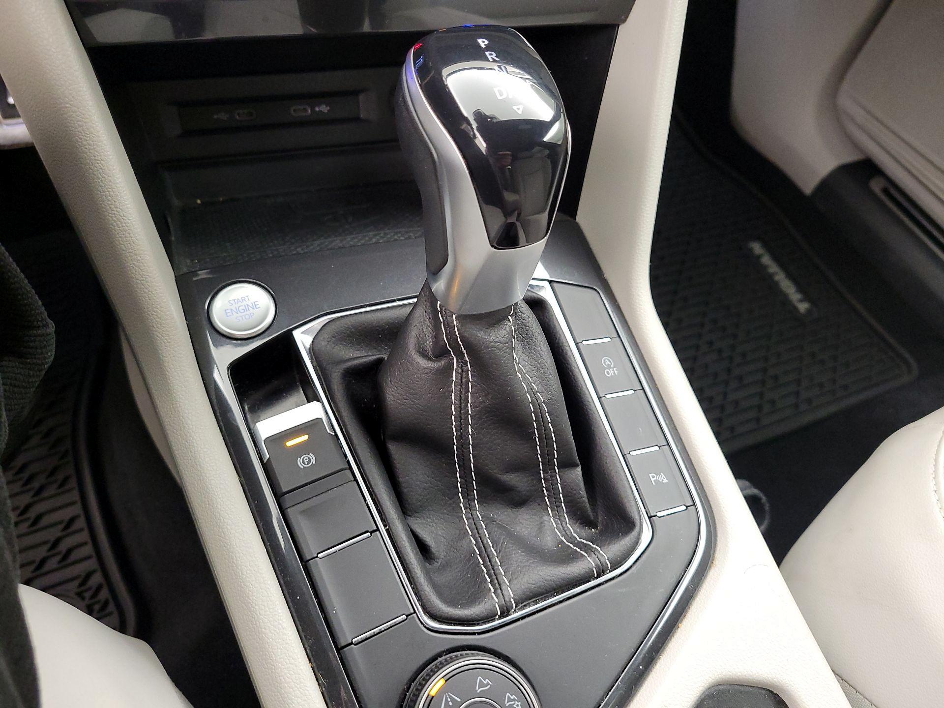 Thumbnail: 2022 Volkswagen Tiguan - 15