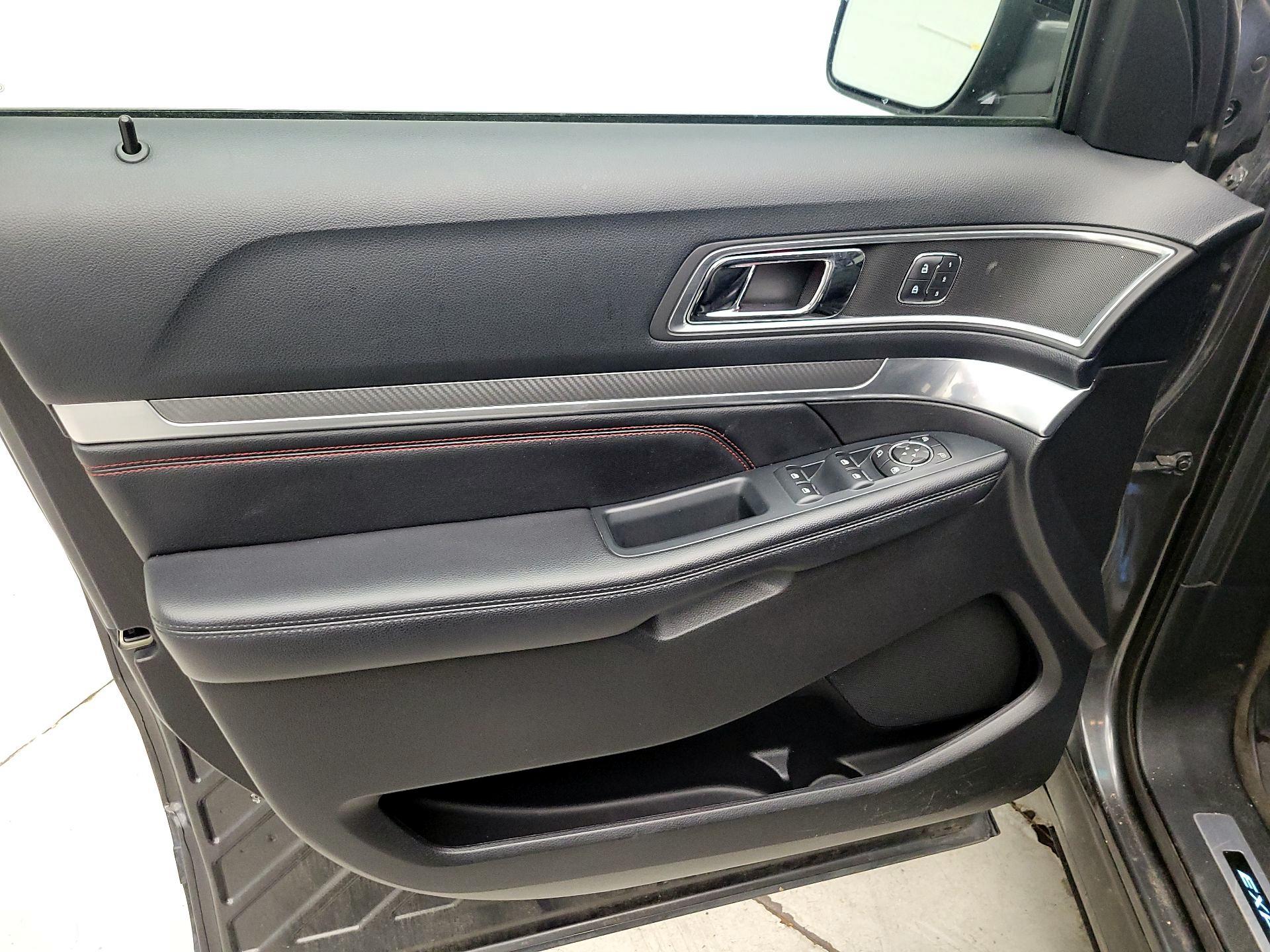 Thumbnail: 2016 Ford Explorer - 12