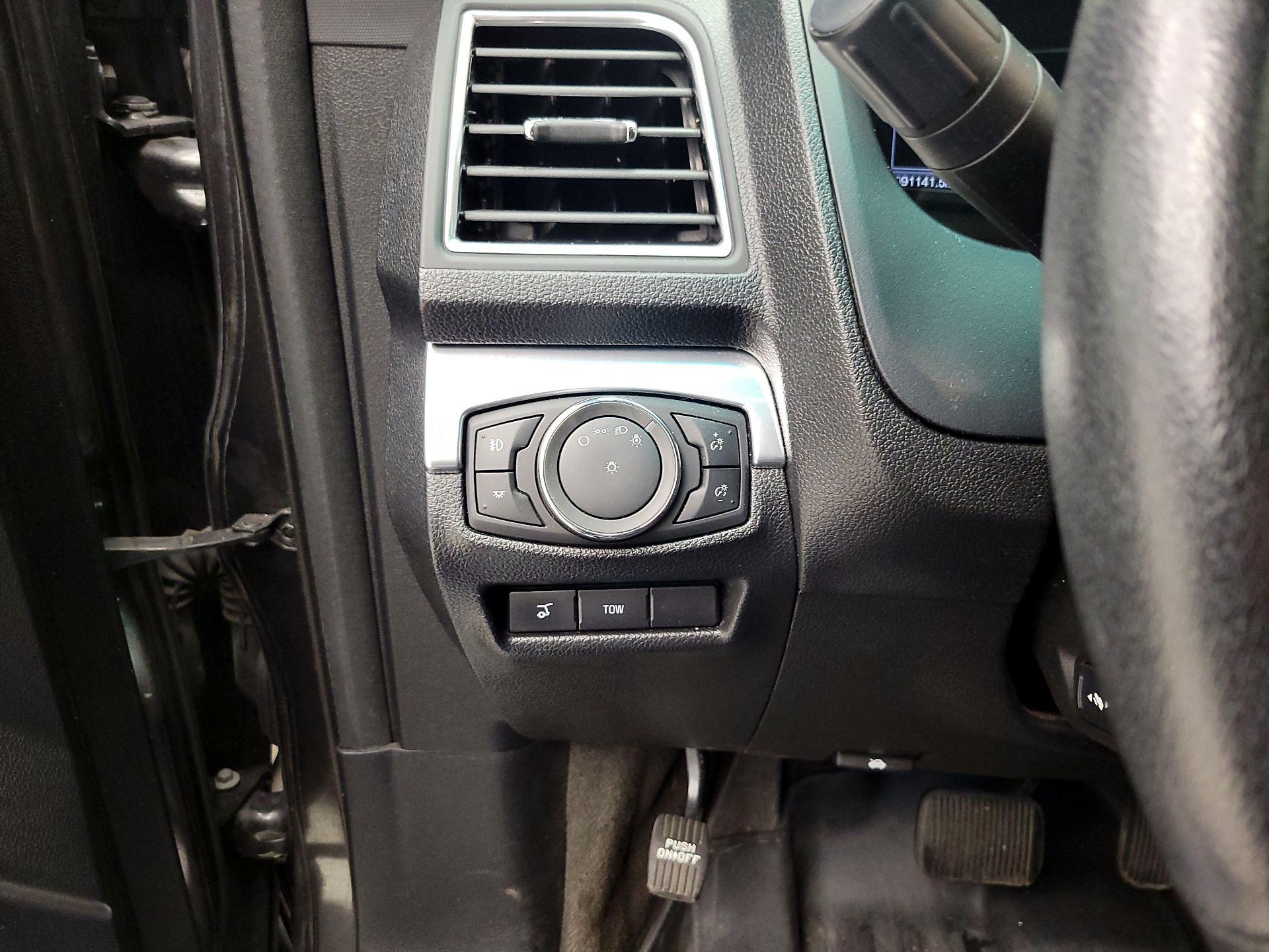 Thumbnail: 2016 Ford Explorer - 13