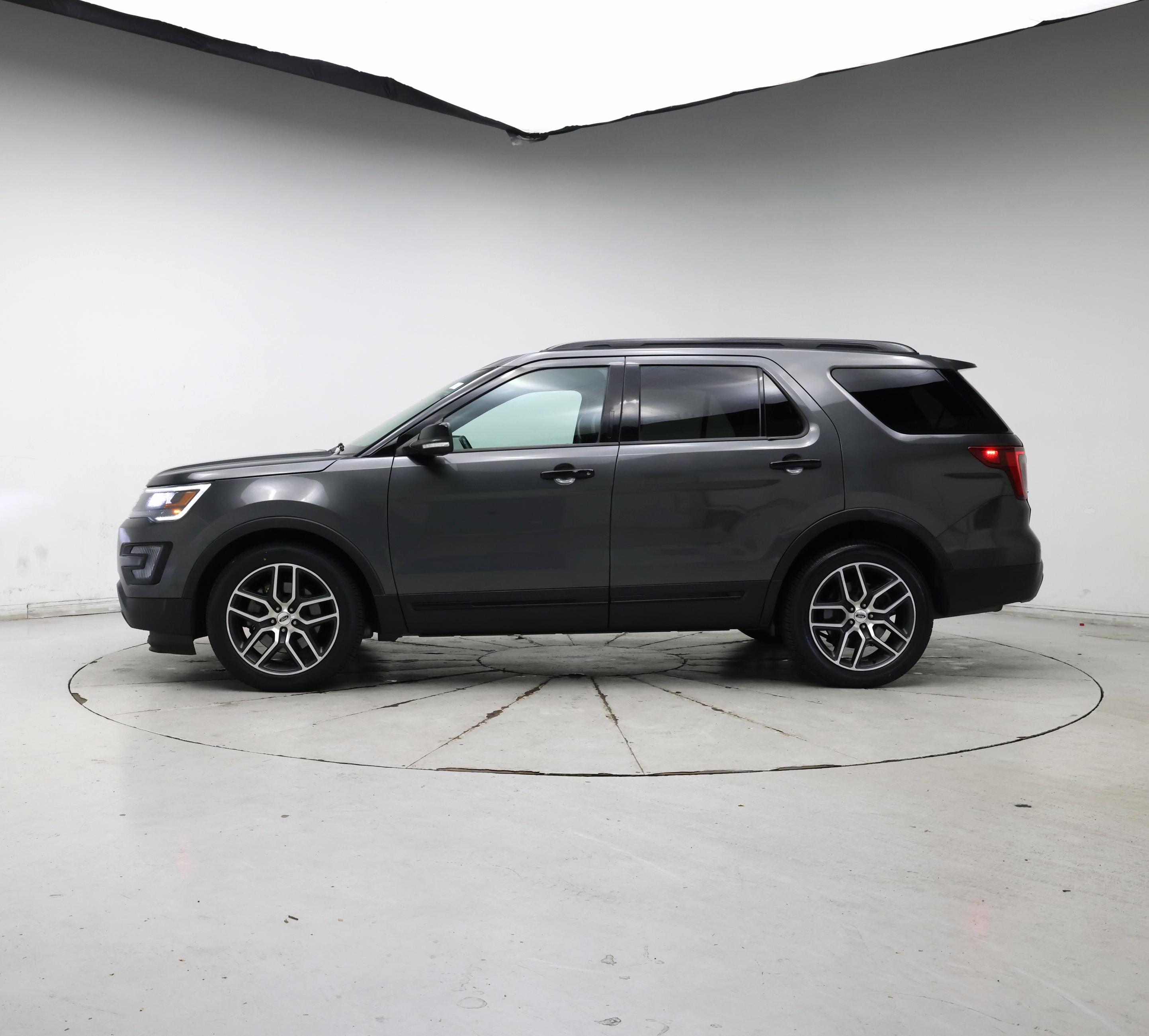 Thumbnail: 2016 Ford Explorer - 3
