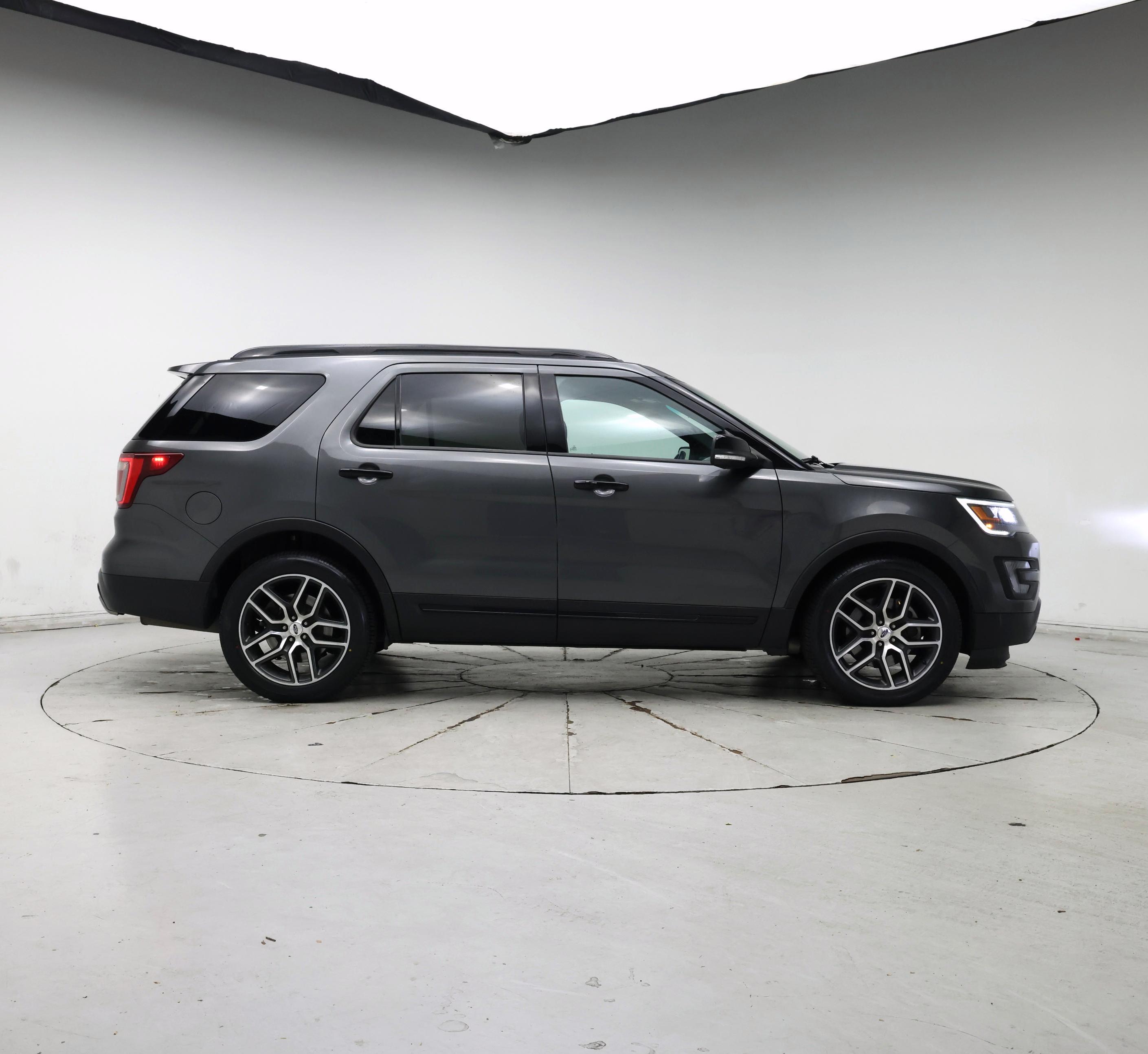 Thumbnail: 2016 Ford Explorer - 7