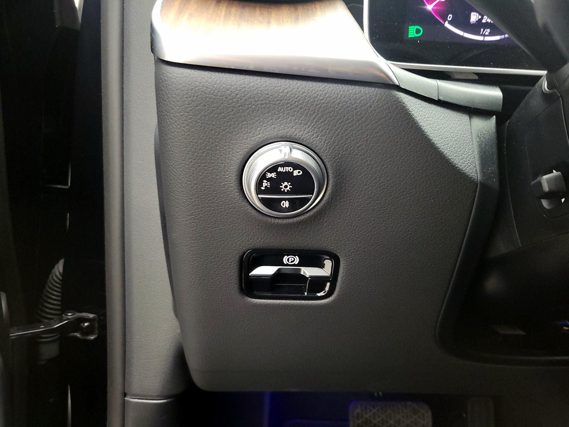 Thumbnail: 2024 Mercedes-Benz GLC - 11