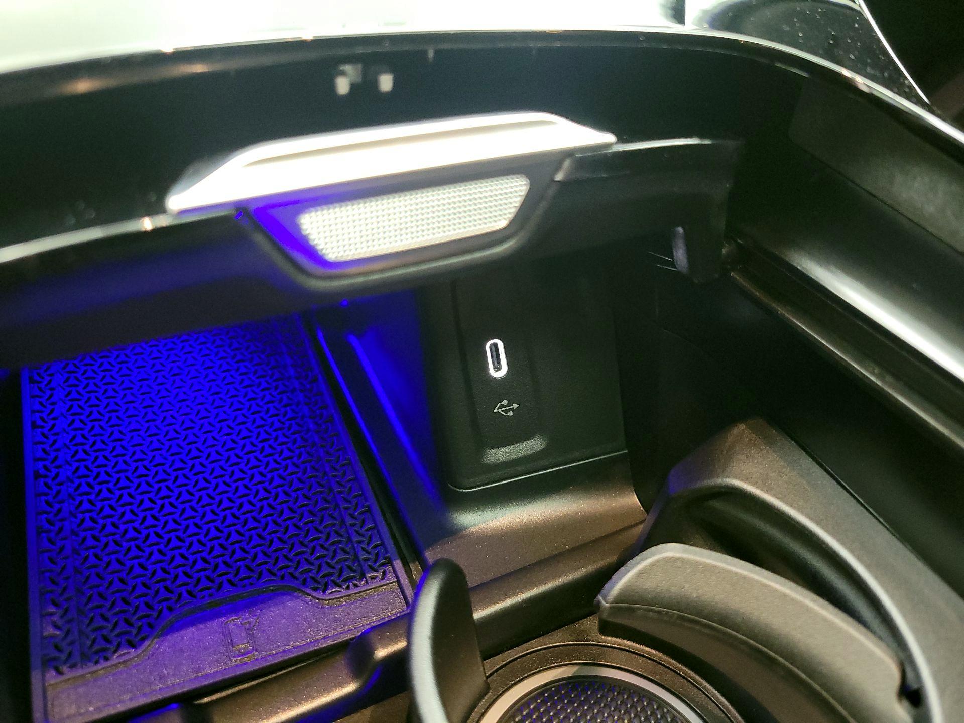 Thumbnail: 2024 Mercedes-Benz GLC - 16