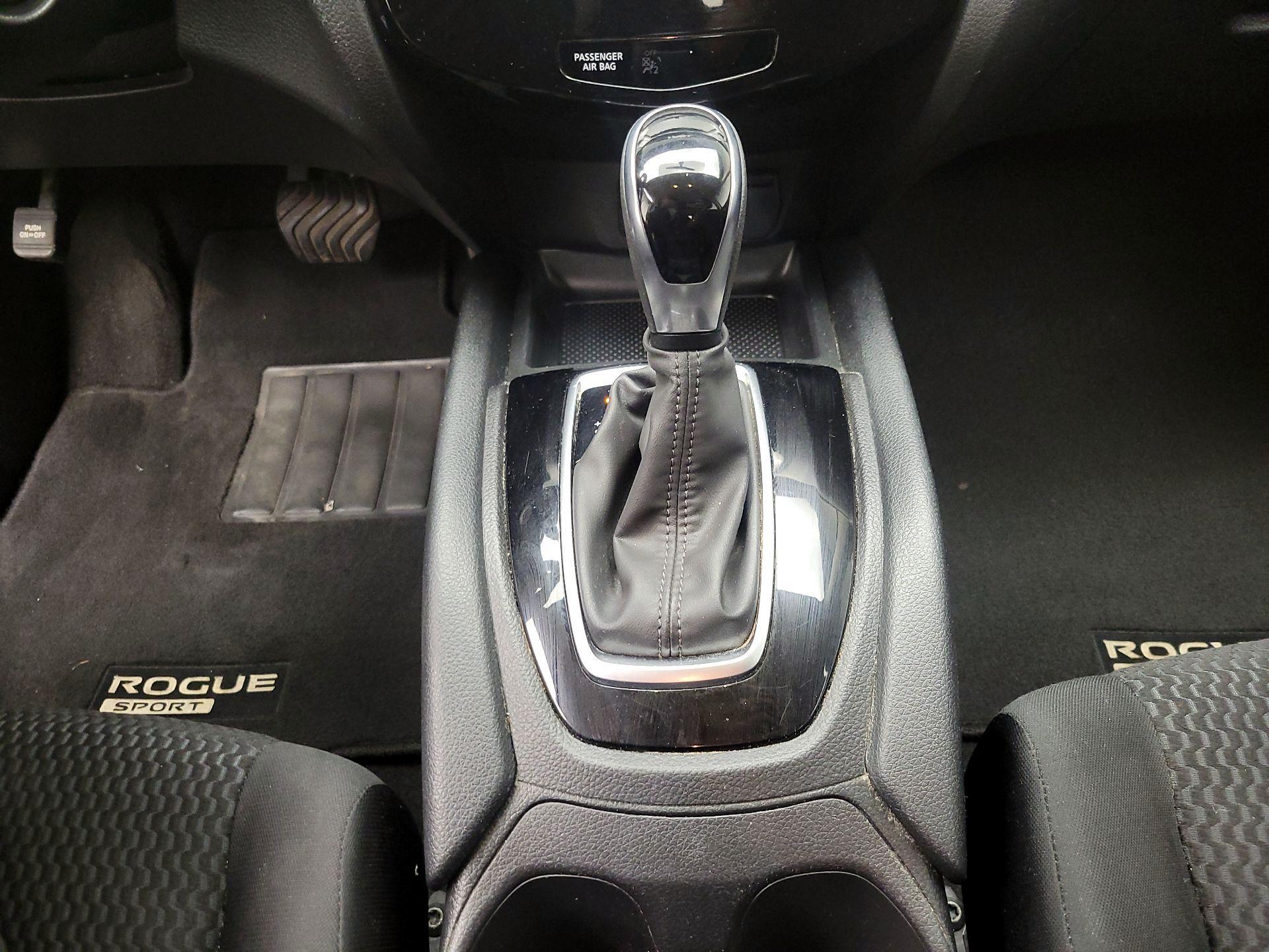 Thumbnail: 2019 Nissan Rogue Sport - 17