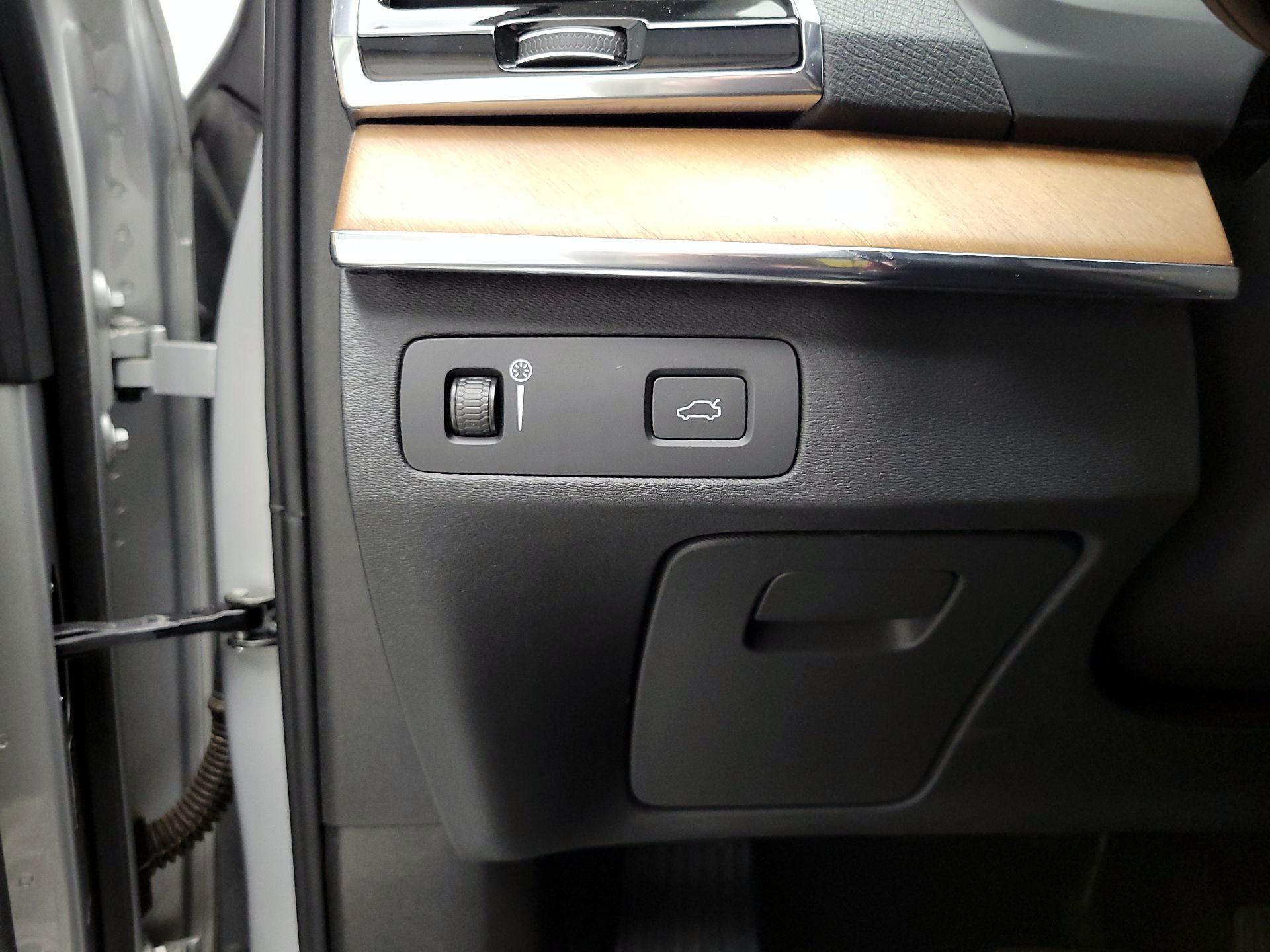 Thumbnail: 2022 Volvo XC90 - 11