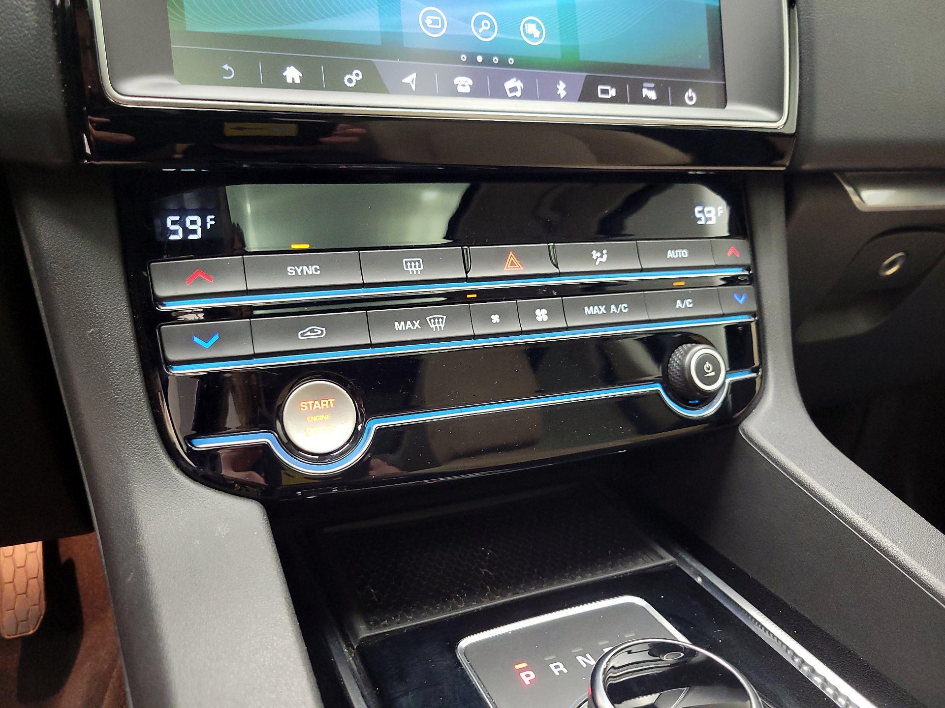 Thumbnail: 2020 Jaguar F-Pace - 17