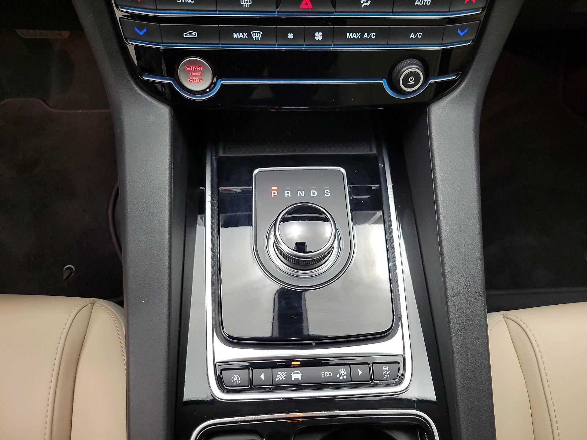 Thumbnail: 2020 Jaguar F-Pace - 18