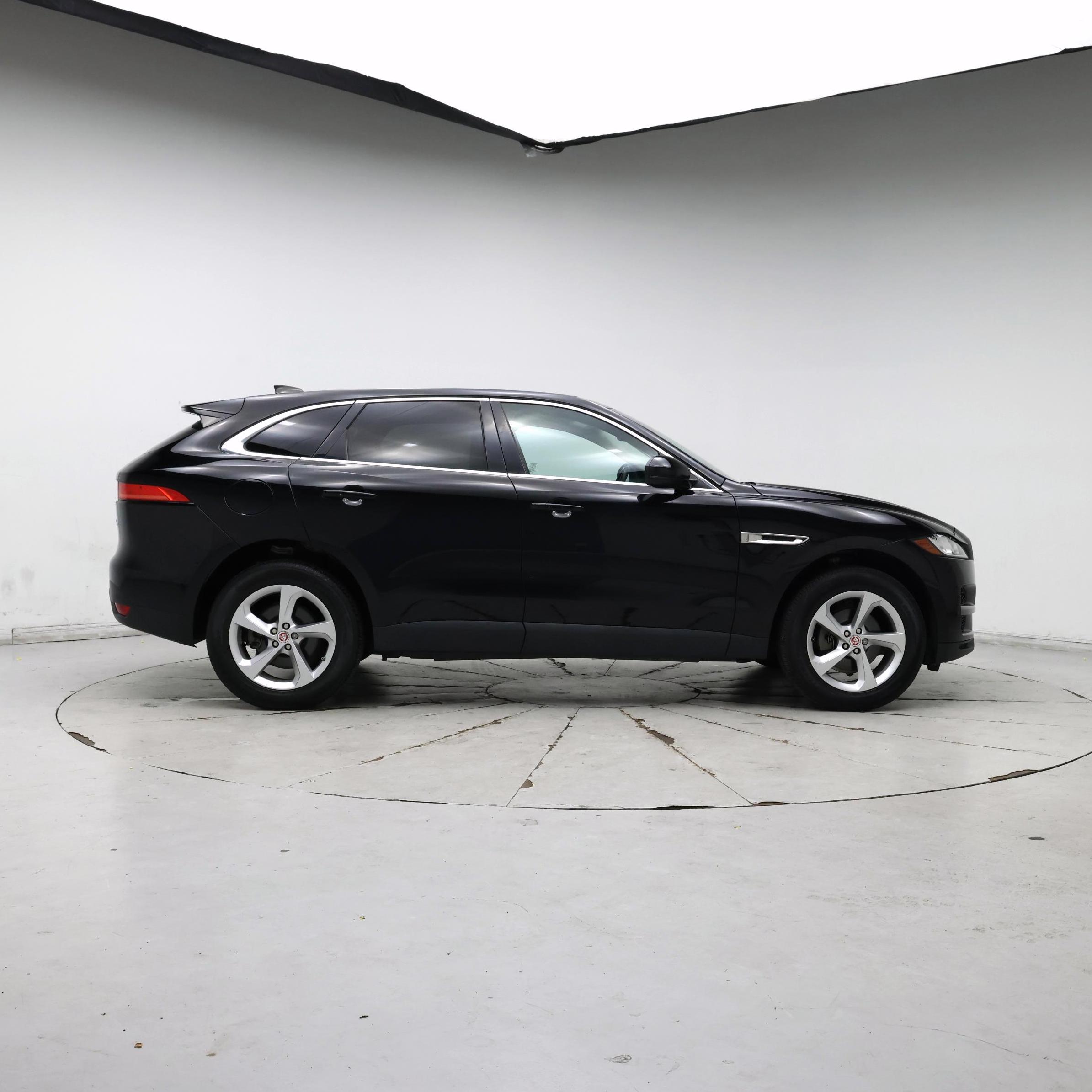 Thumbnail: 2020 Jaguar F-Pace - 7