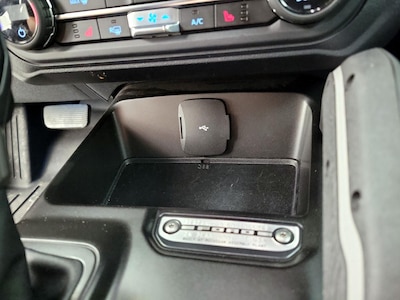 USB/AUX Ports