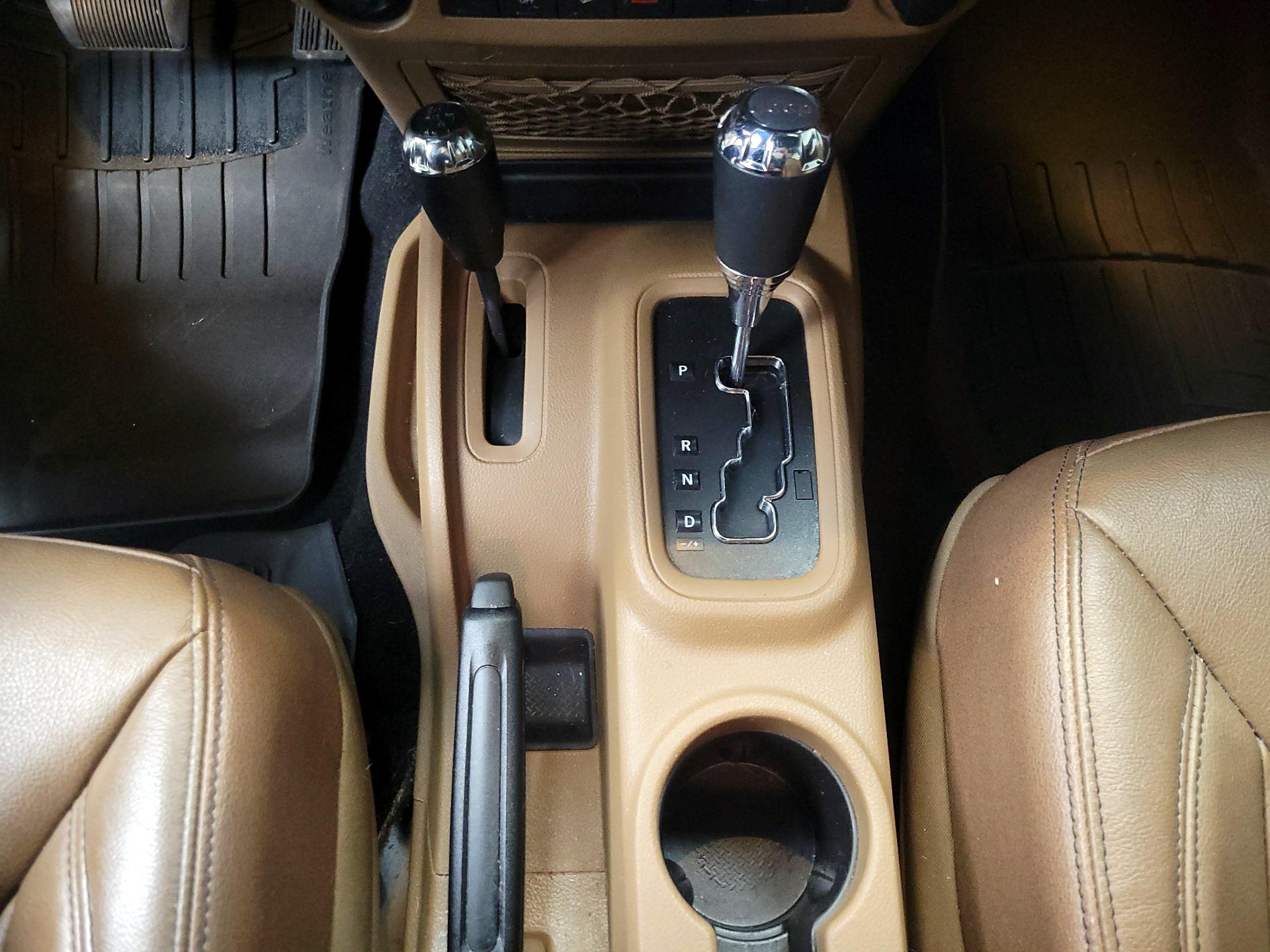 Thumbnail: 2017 Jeep Wrangler - 17