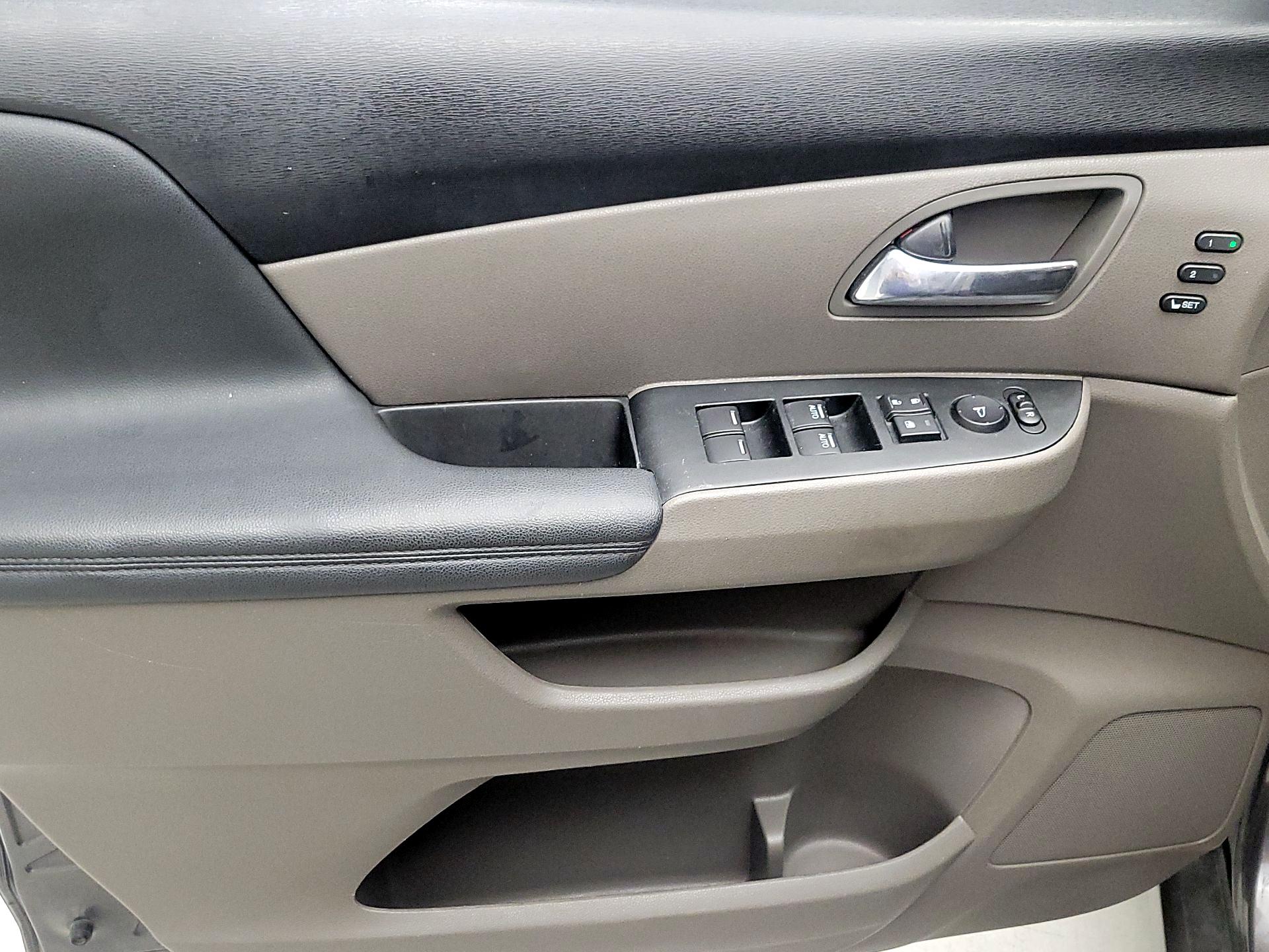 Thumbnail: 2015 Honda Odyssey - 10