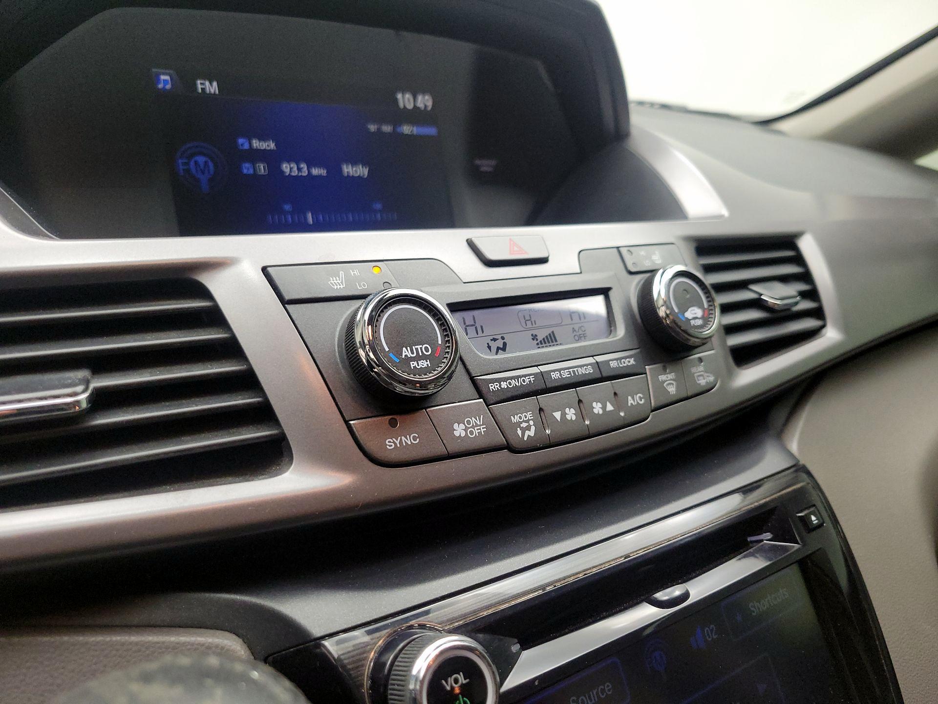 Thumbnail: 2015 Honda Odyssey - 15