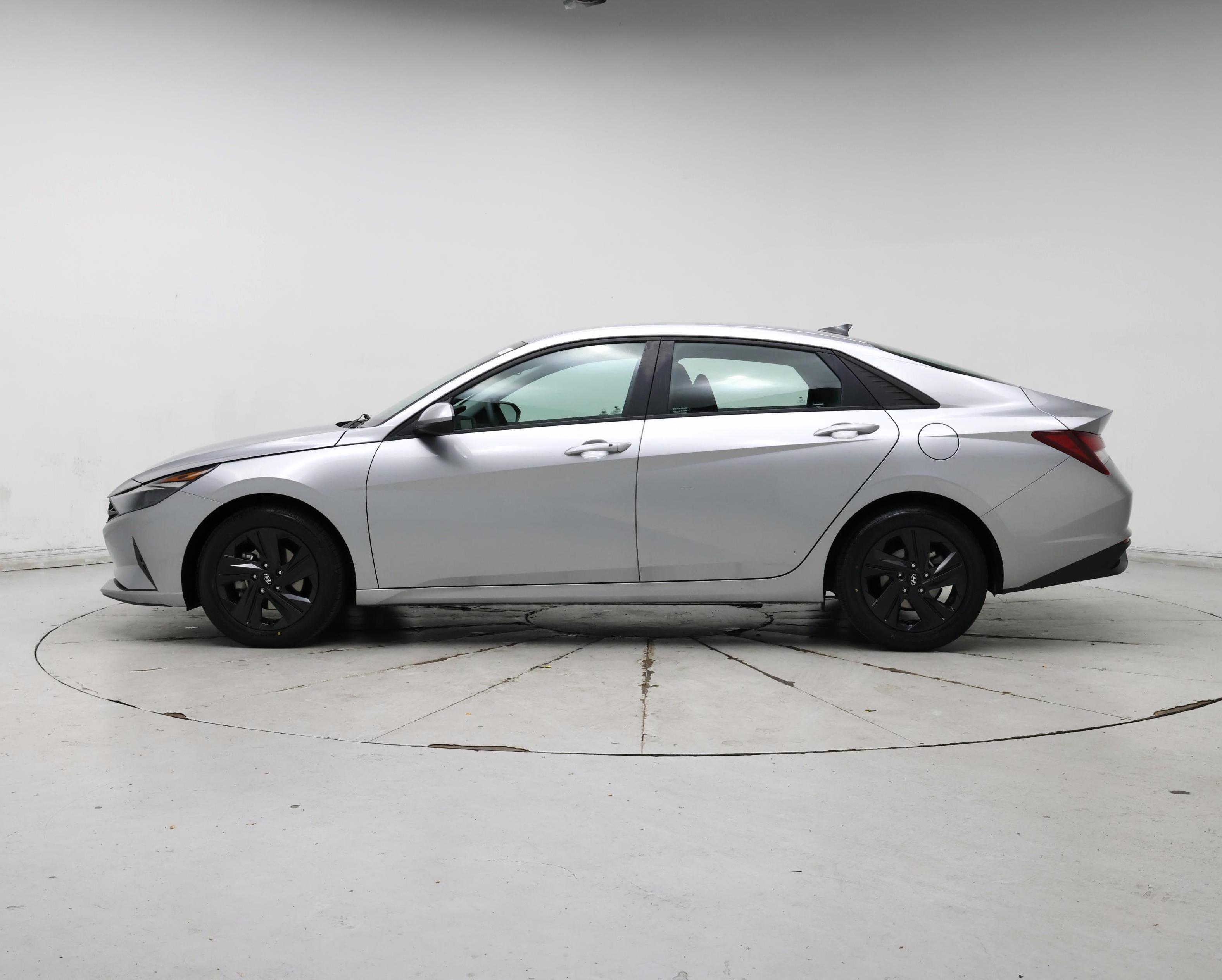 Thumbnail: 2023 Hyundai Elantra - 3