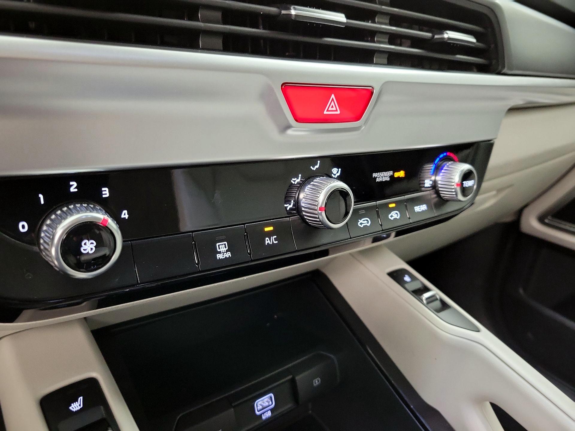 Thumbnail: 2020 Kia Telluride - 16