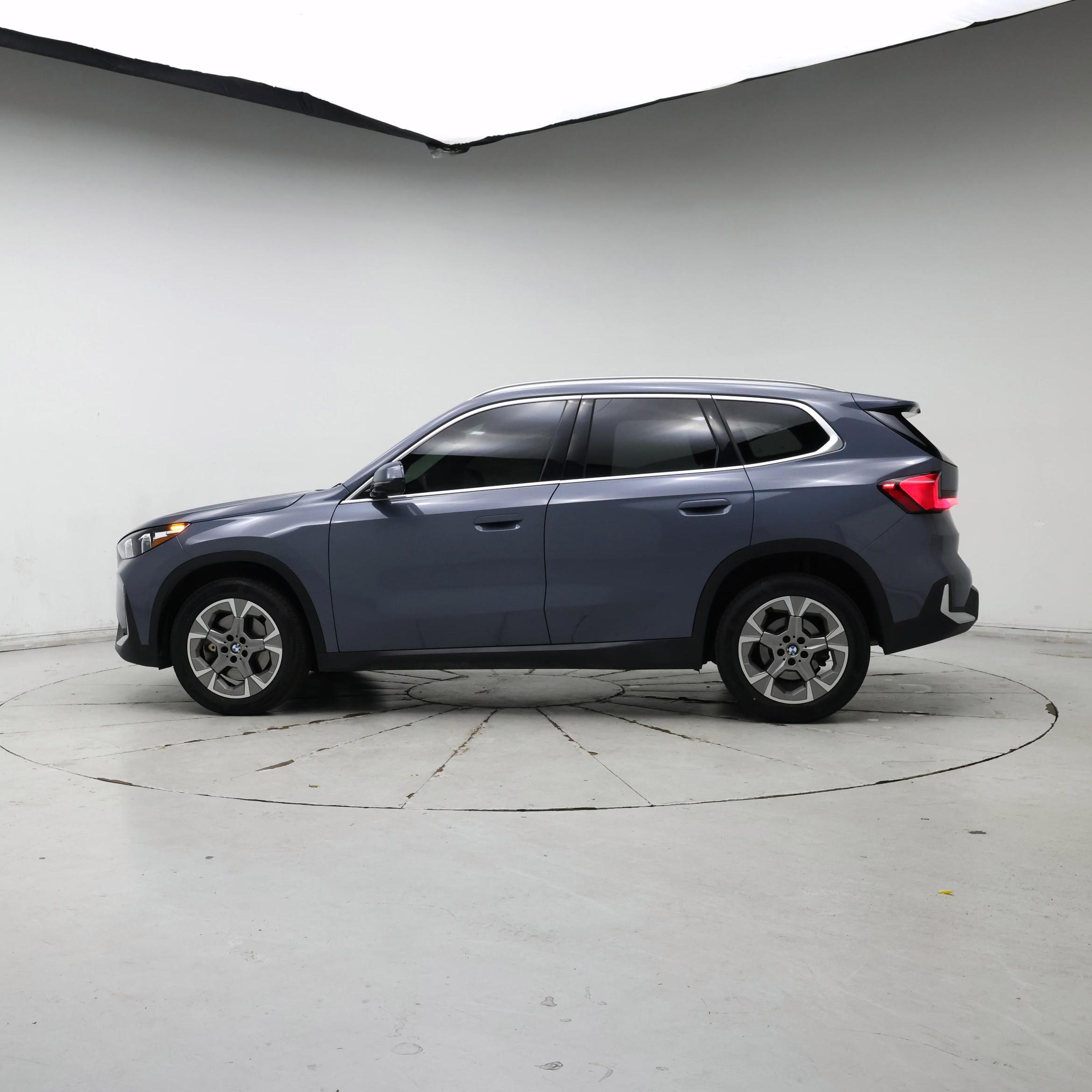 Thumbnail: 2023 BMW X1 - 3