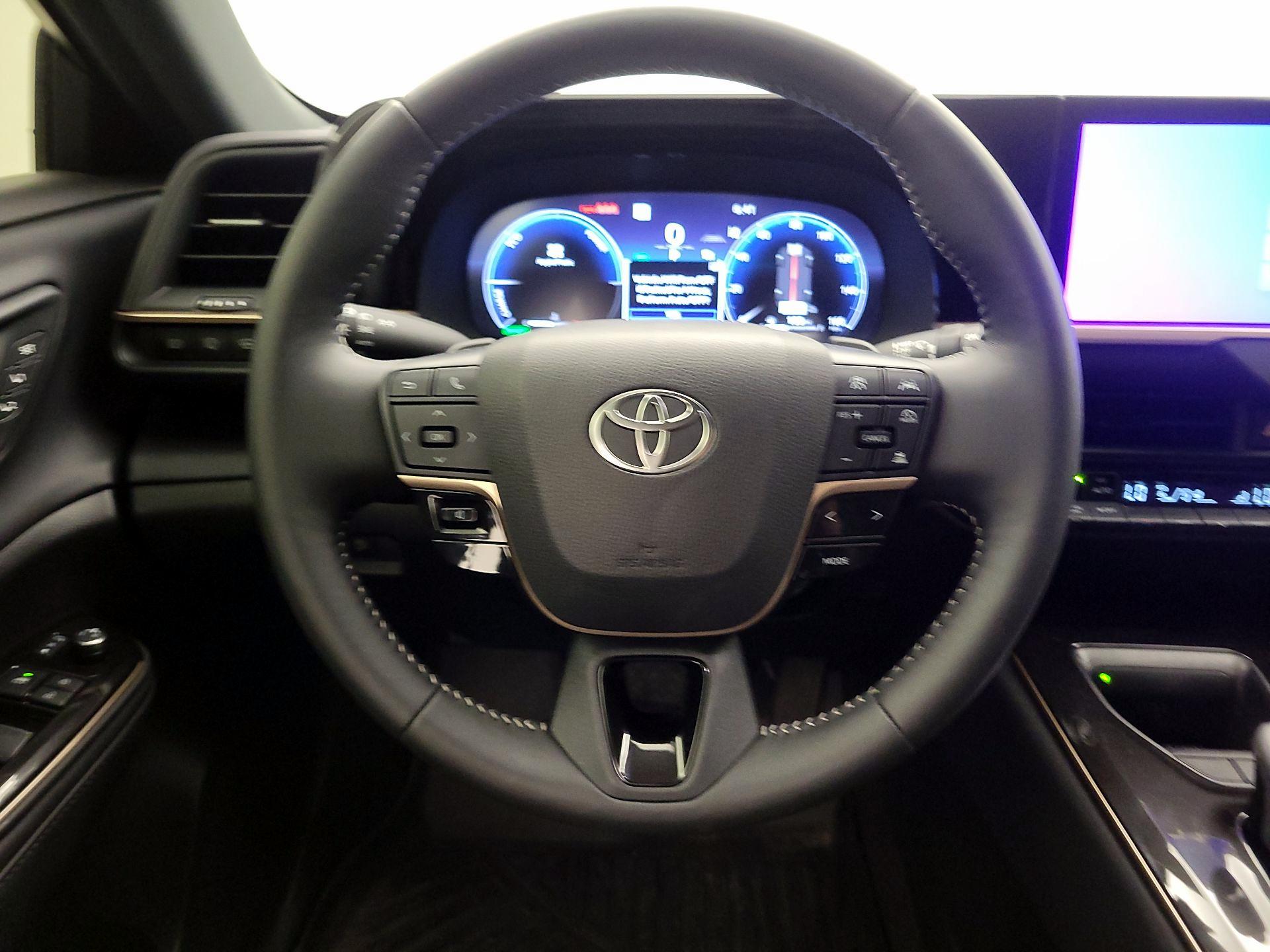 Thumbnail: 2025 Toyota Crown Signia - 10