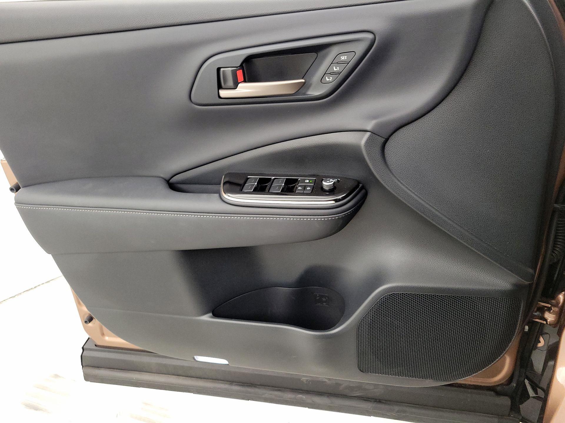 Thumbnail: 2025 Toyota Crown Signia - 12