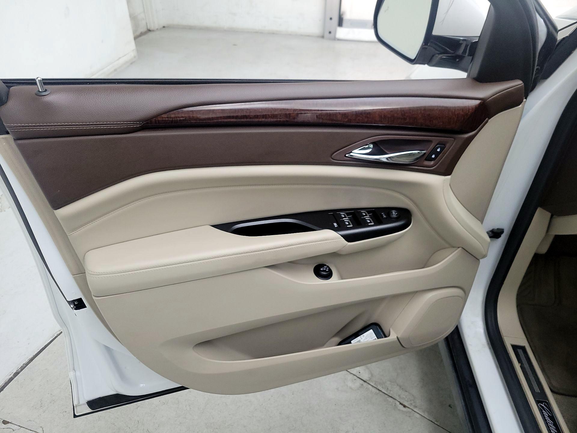 Thumbnail: 2016 Cadillac SRX - 10