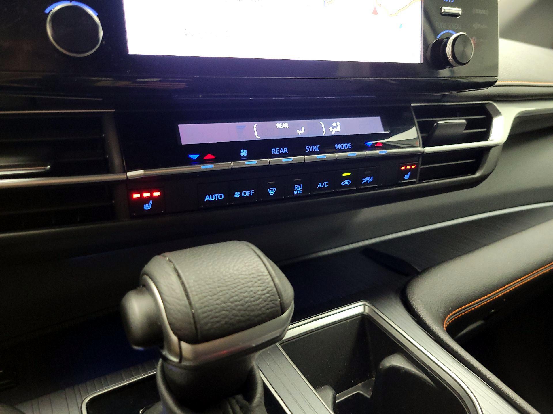 Thumbnail: 2024 Toyota Sienna - 15