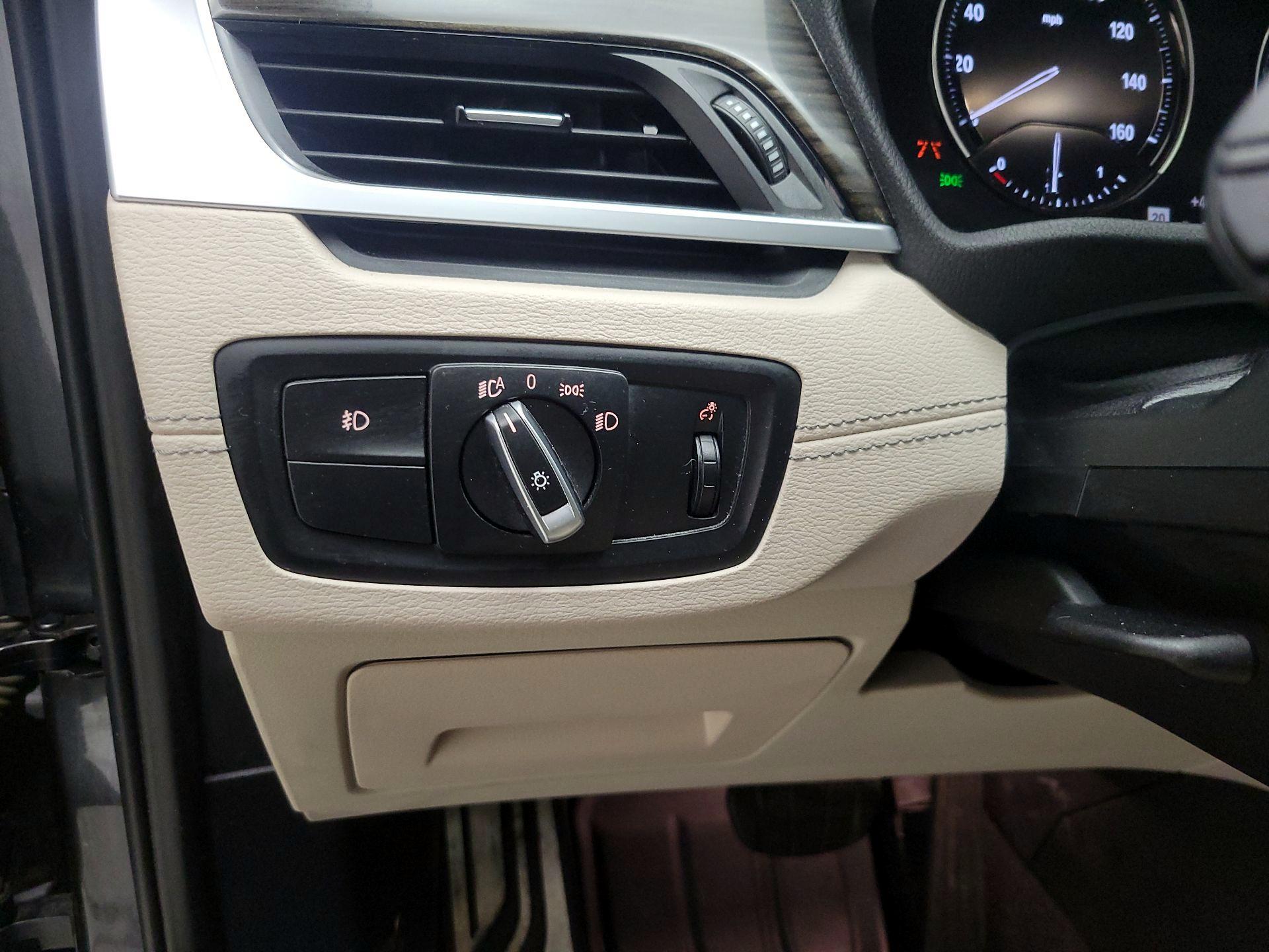 Thumbnail: 2022 BMW X1 - 11