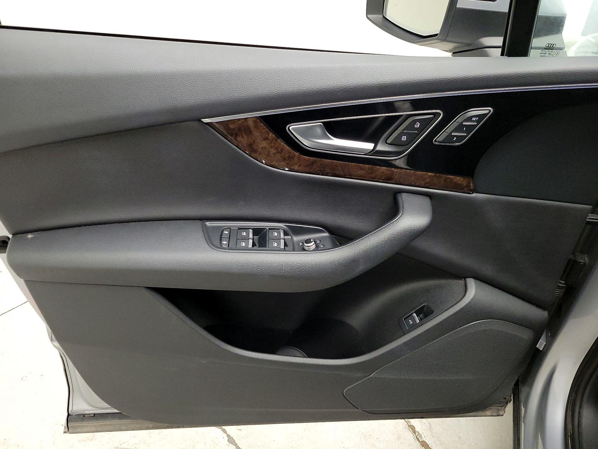 Thumbnail: 2017 Audi Q7 - 10