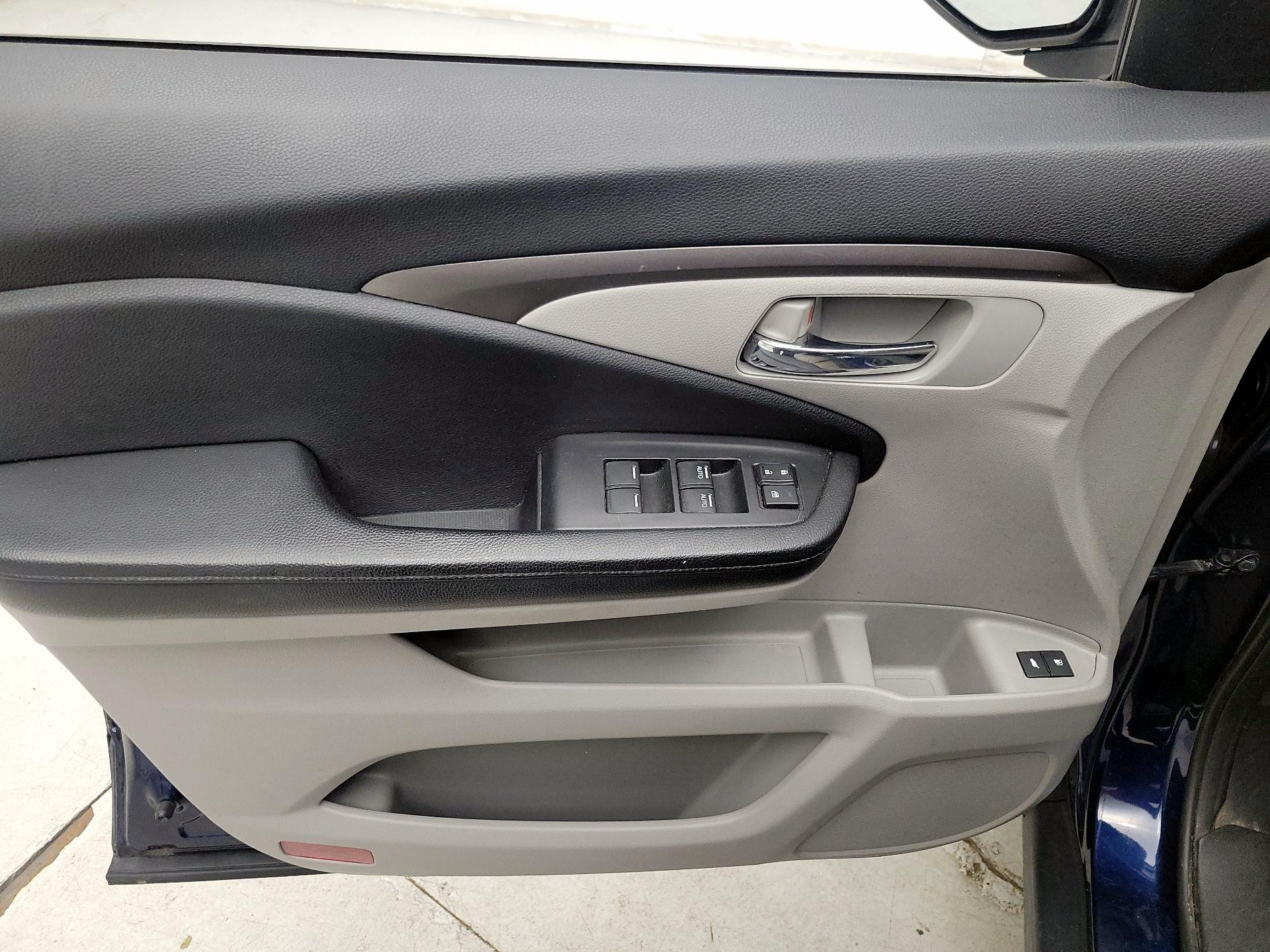 Thumbnail: 2018 Honda Pilot - 12