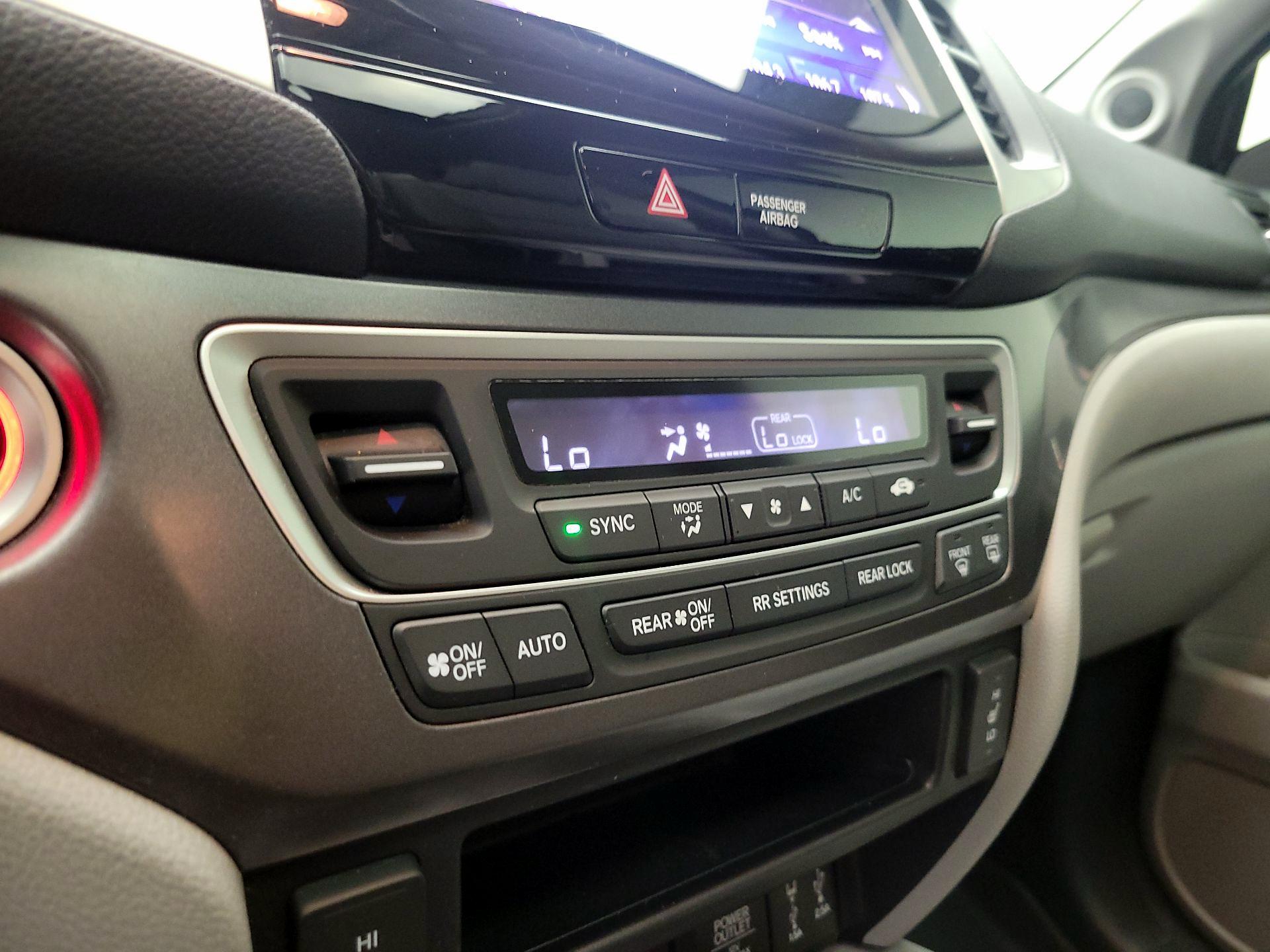 Thumbnail: 2018 Honda Pilot - 16