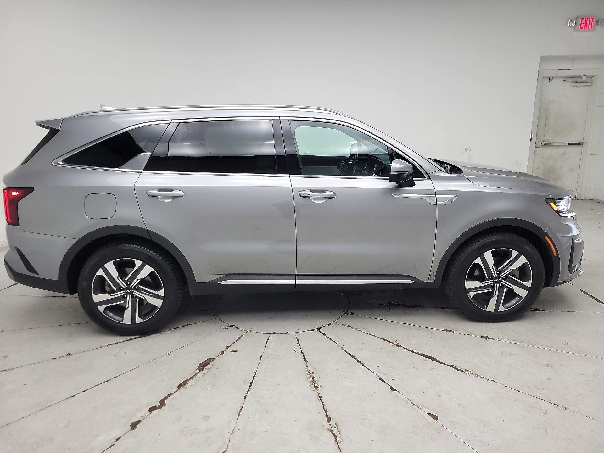 Thumbnail: 2022 Kia Sorento - 4