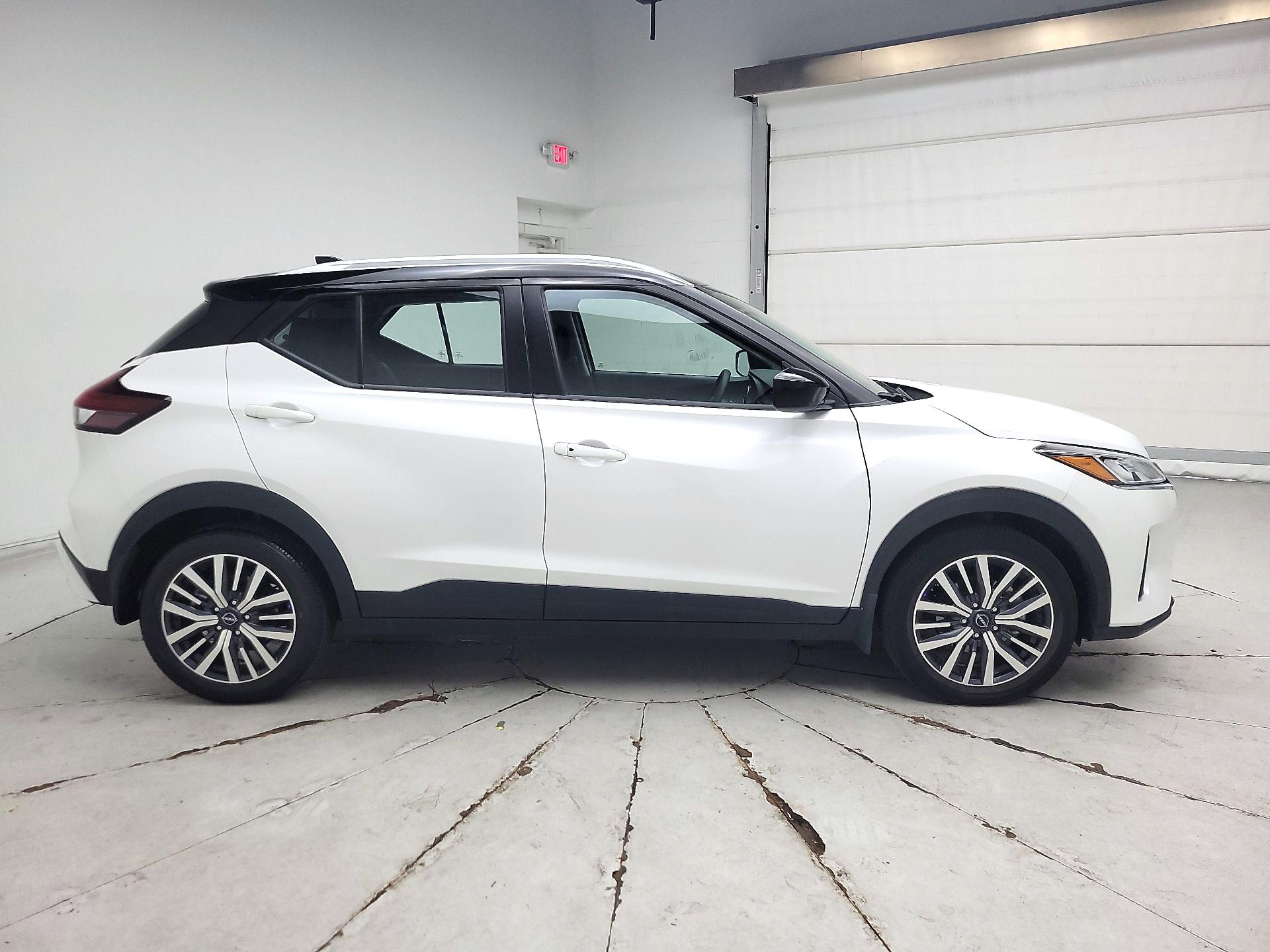 Thumbnail: 2023 Nissan Kicks - 4