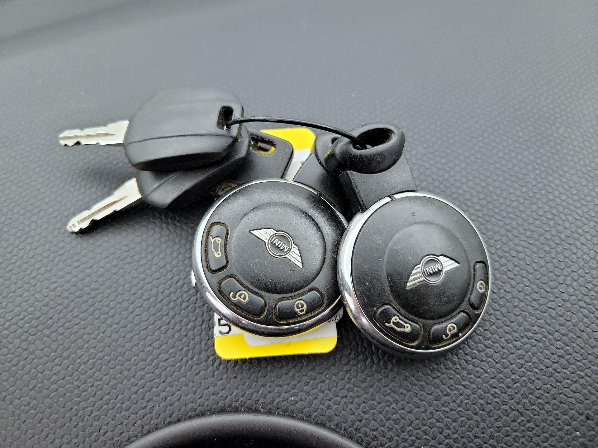 Thumbnail: 2016 MINI Cooper Countryman - 20