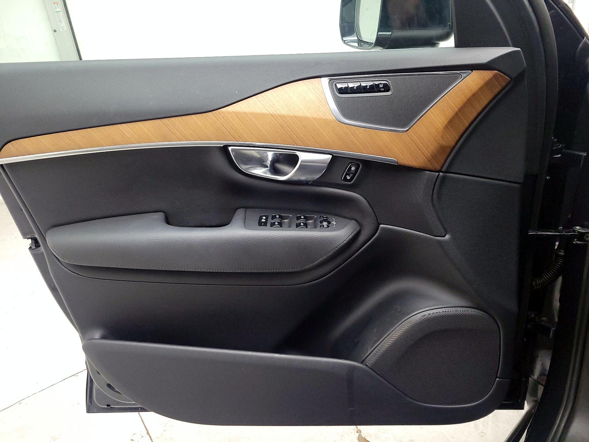 Thumbnail: 2022 Volvo XC90 - 10